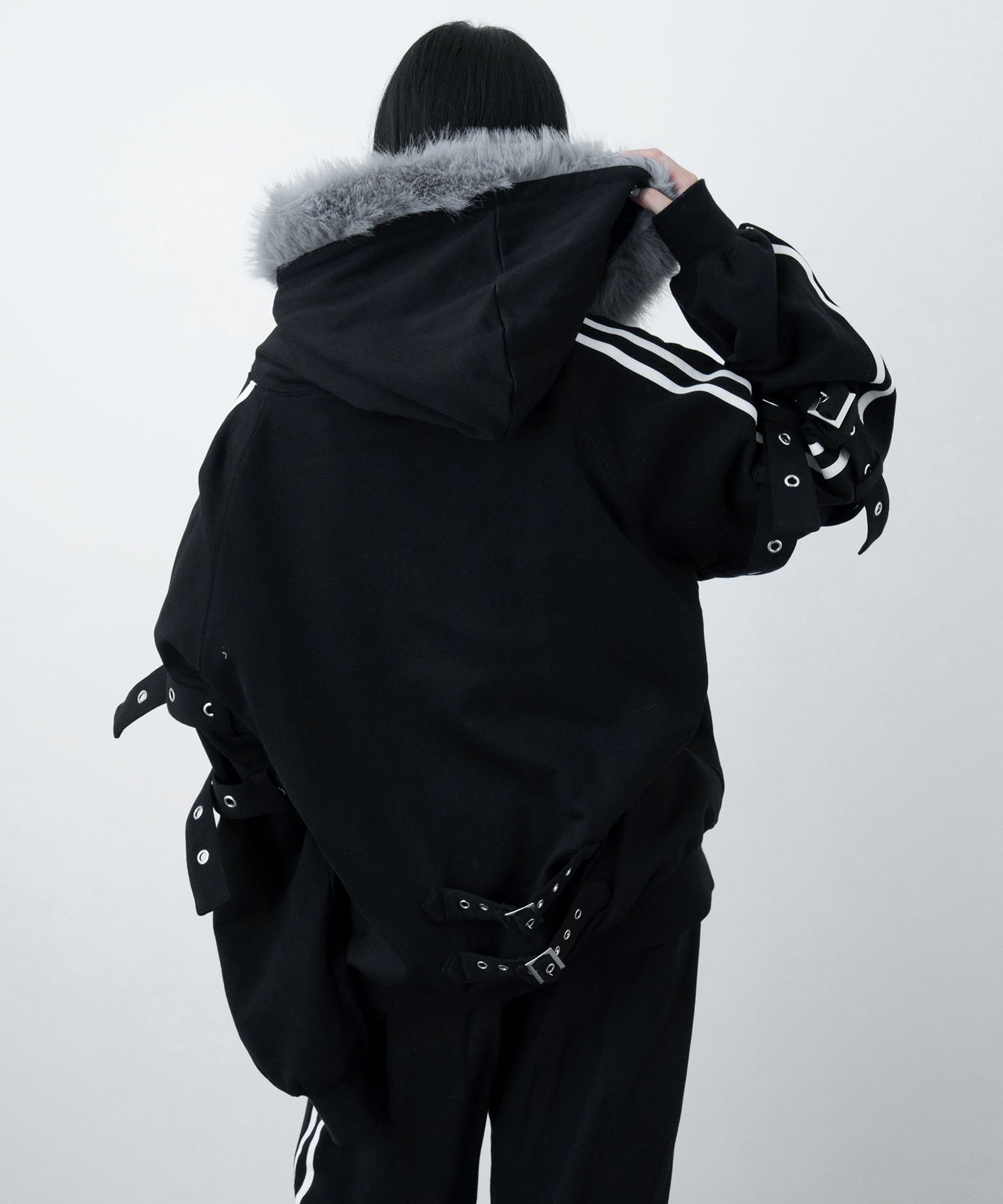 【LAZY SLAY】ファーフードラインパーカー