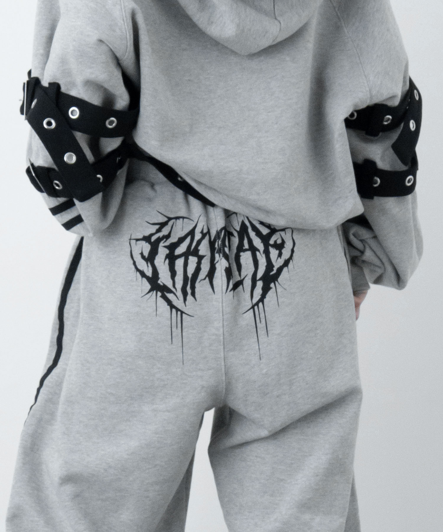 【LAZY SLAY】ラインスウェット