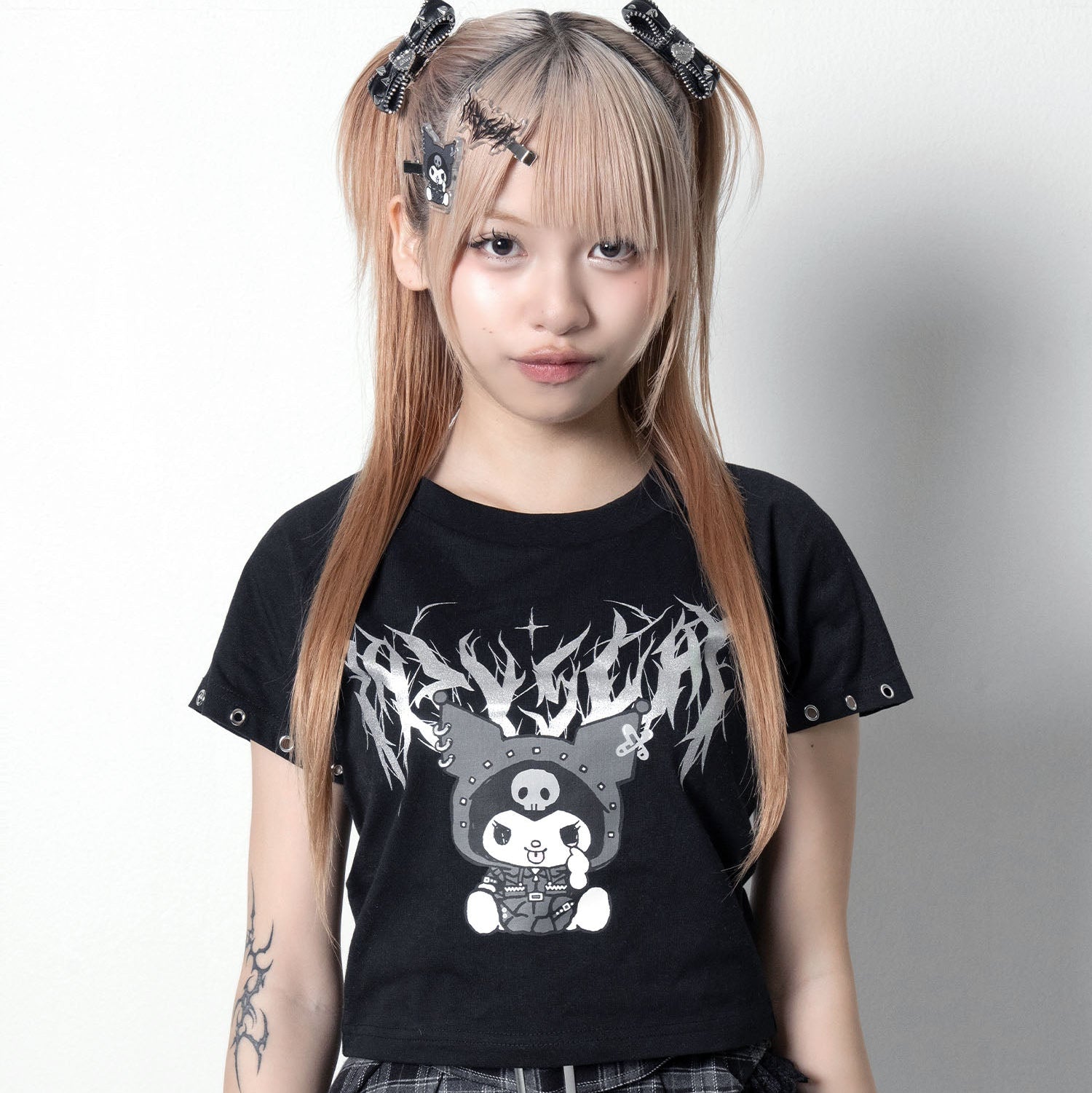 LAZY SLAY】クロミ×LAZYSLAYクロップドTシャツ- LAFARY ONLINE
