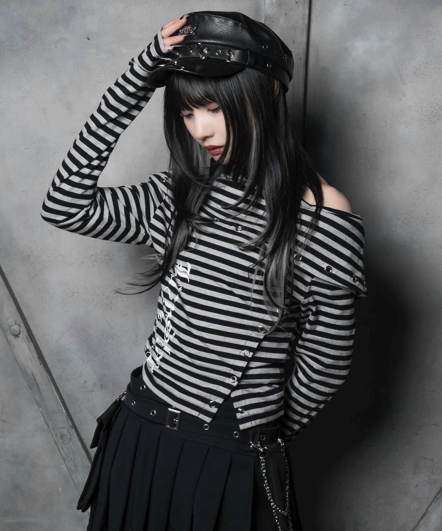 【LAZY SLAY】サイドカットオフショルダー