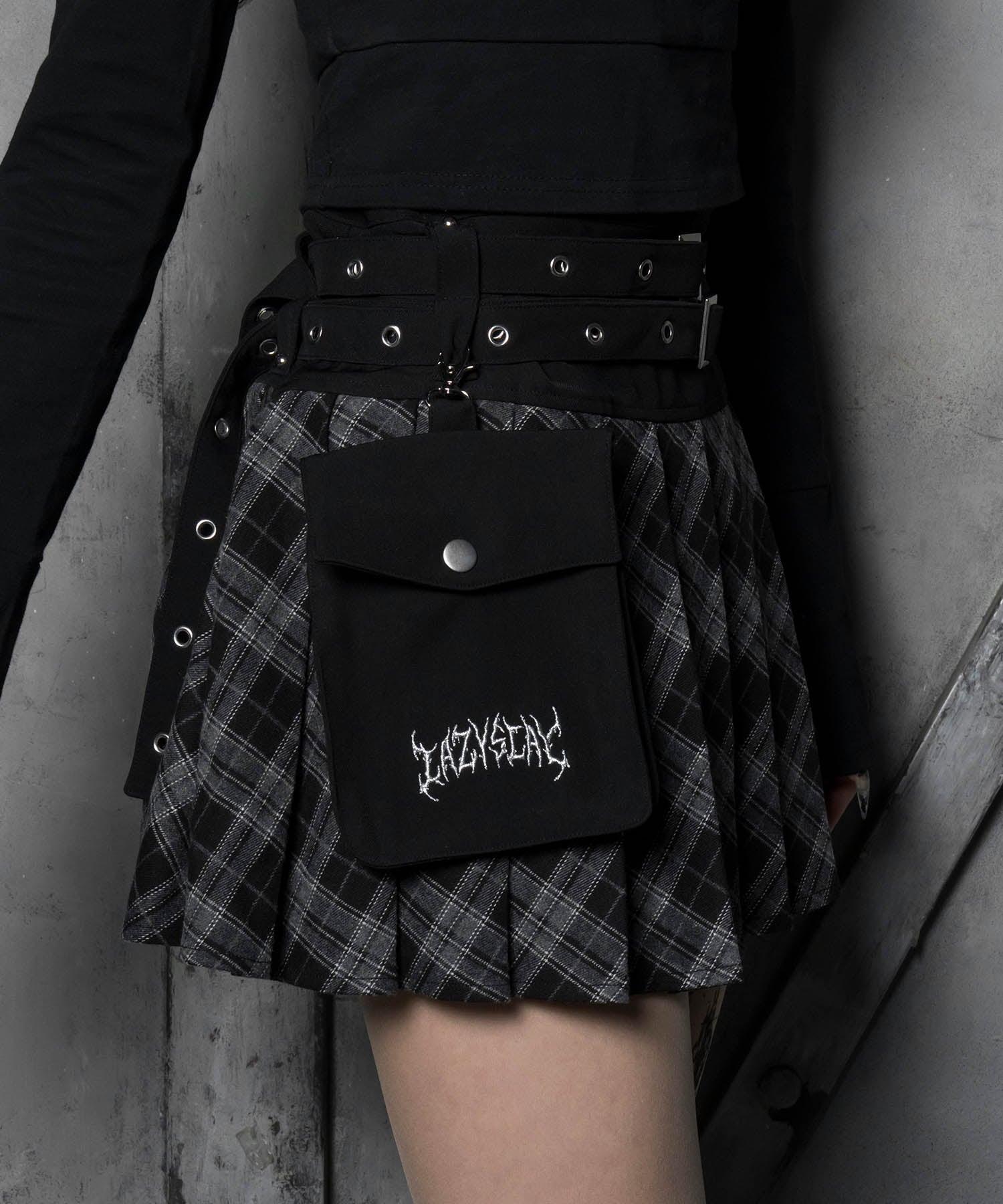 【LAZY SLAY】チェーンプリーツスカート