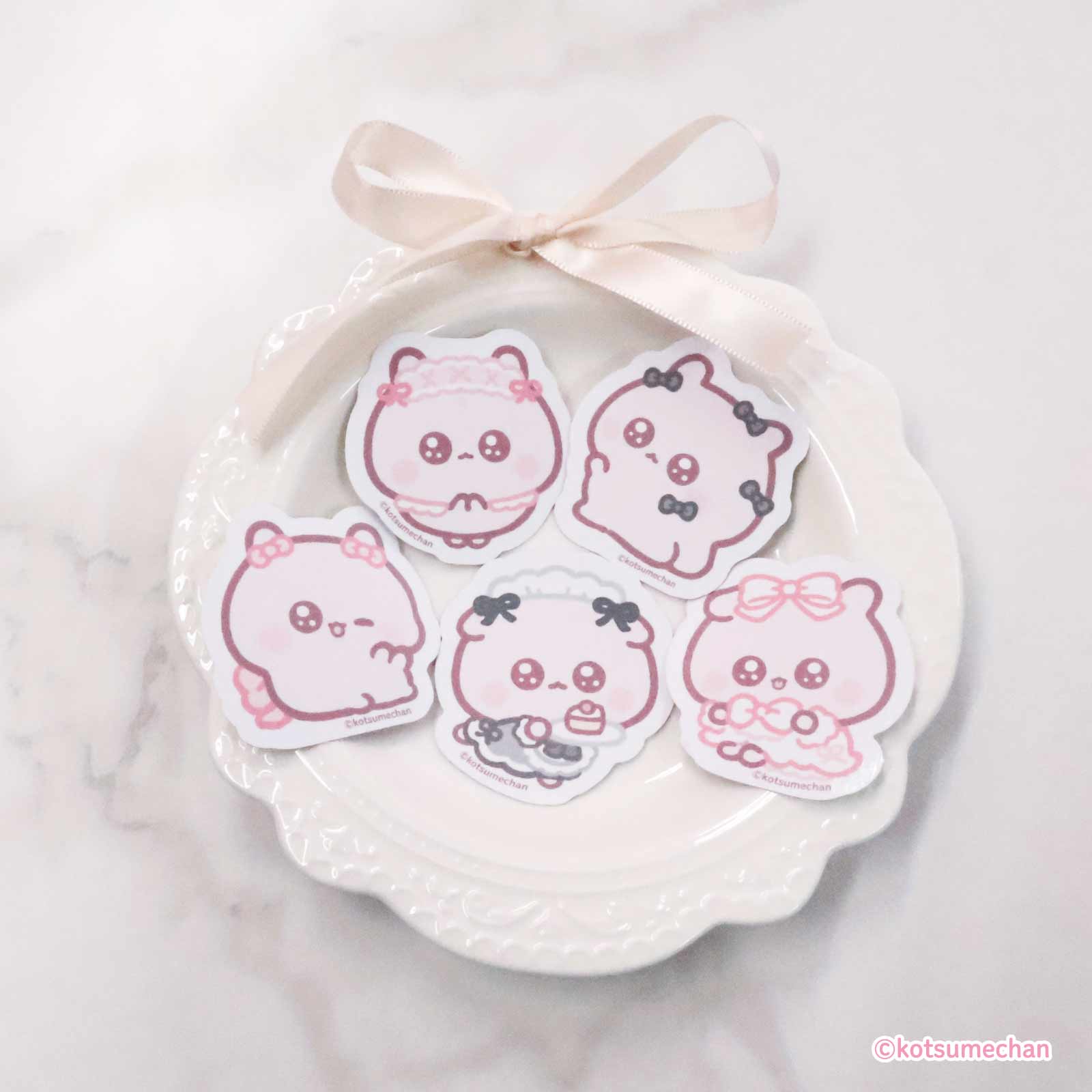 《うちゃ×LAFARY》ステッカー