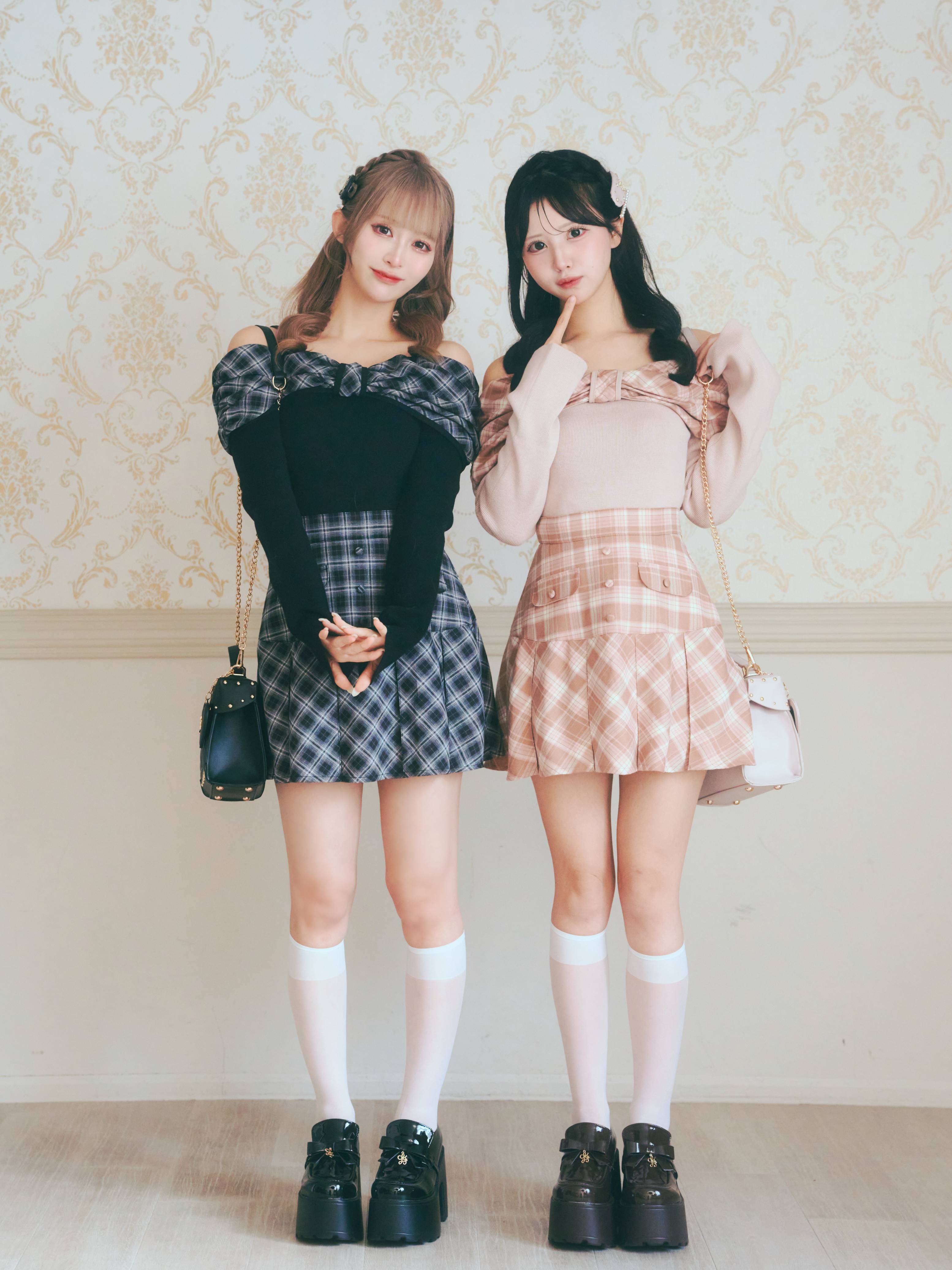 《LAFARY》オフショルチェックニットトップス