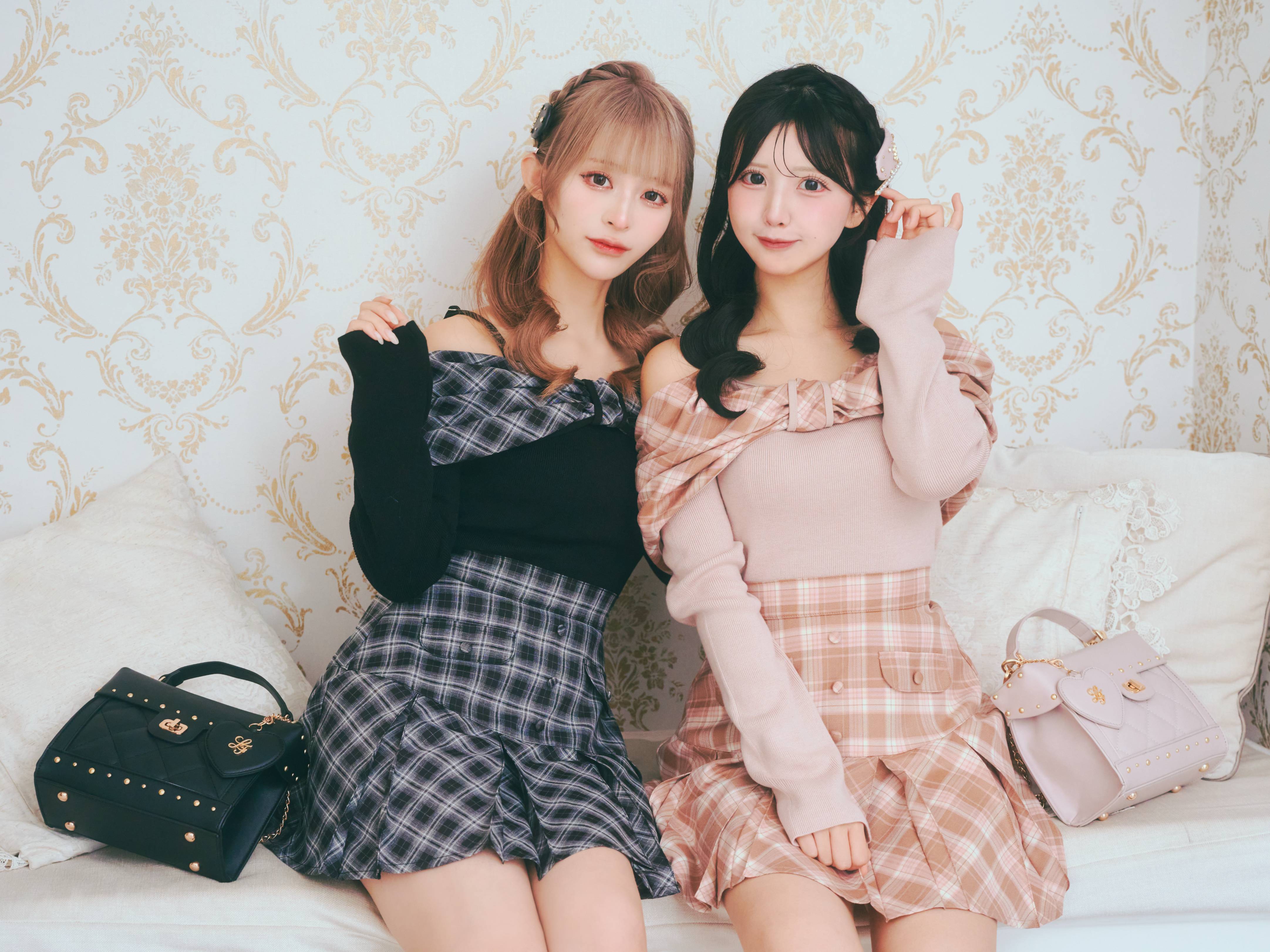 《LAFARY》オフショルチェックニットトップス