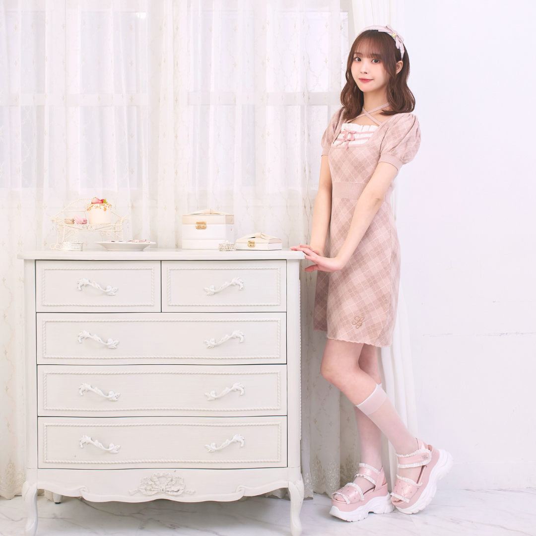 ピンクベージュ:161cm