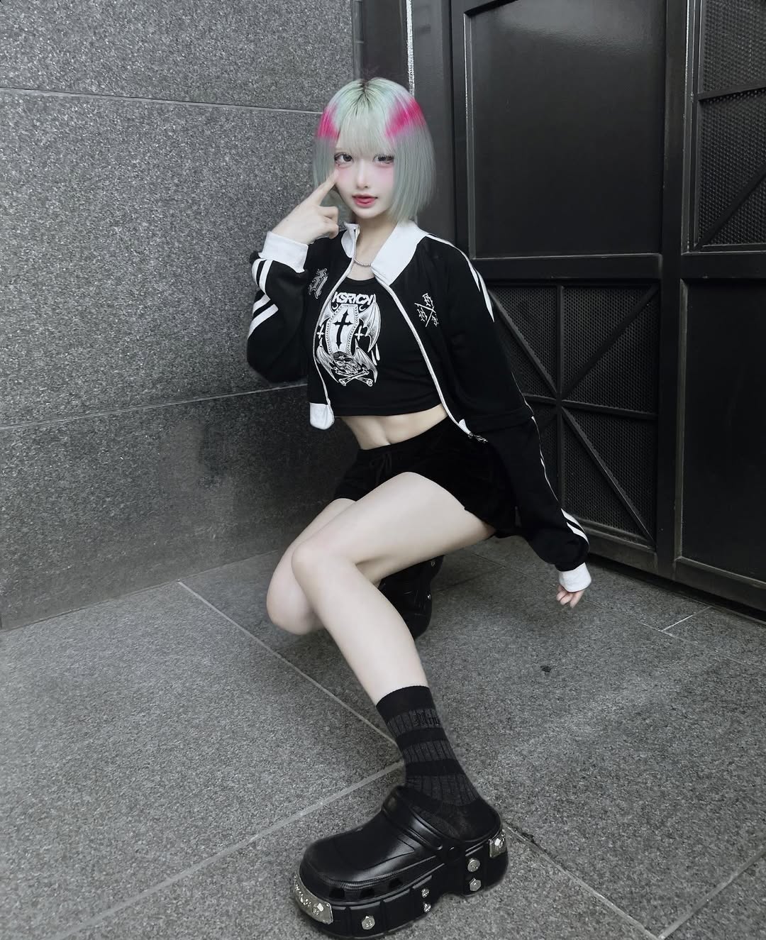 即購入可 ありさか 刺繍クルーネック Lサイズ 値下げ待ちのいいね不可 FREAK'S STORE｜別注 「さかだち」バックフェルト刺繍 クルー