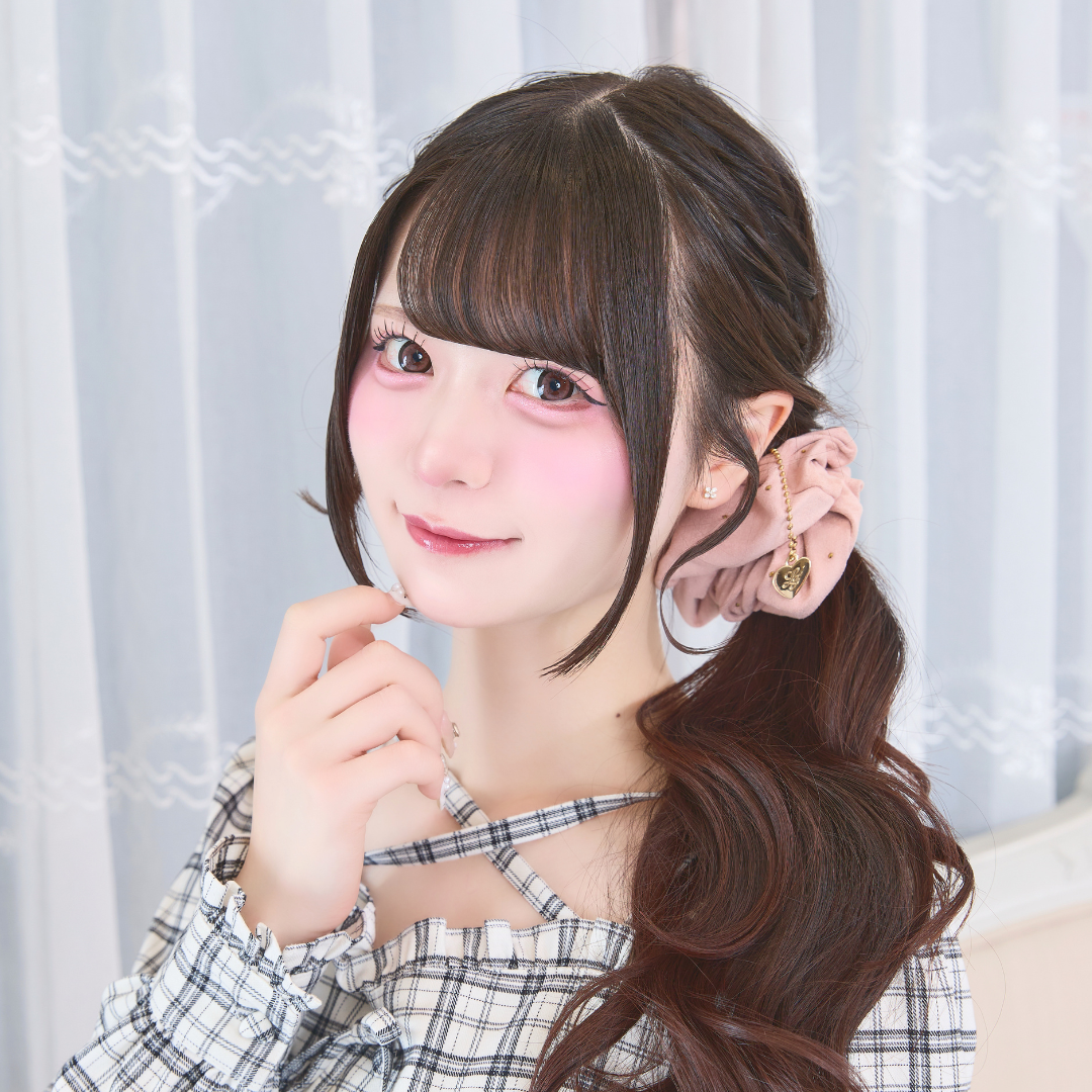 《LAFARY》ゴールドスタッズシュシュ
