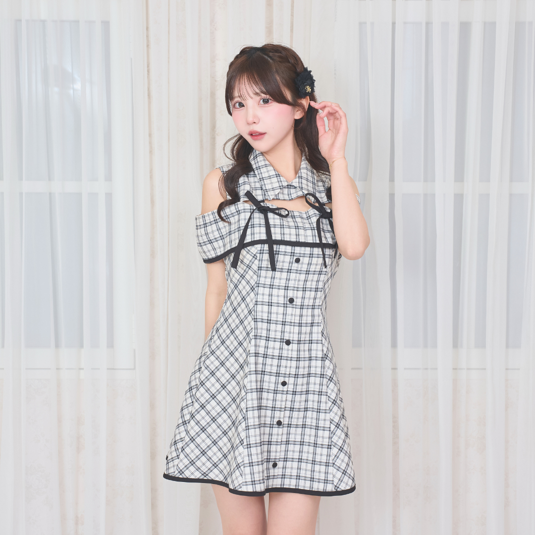 《LAFARY closet》デコルテ開きフレアワンピース