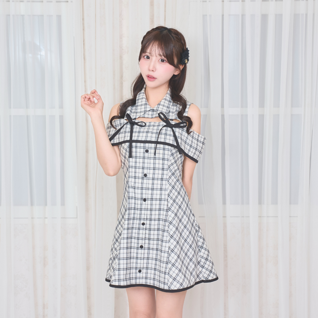 《LAFARY closet》デコルテ開きフレアワンピース