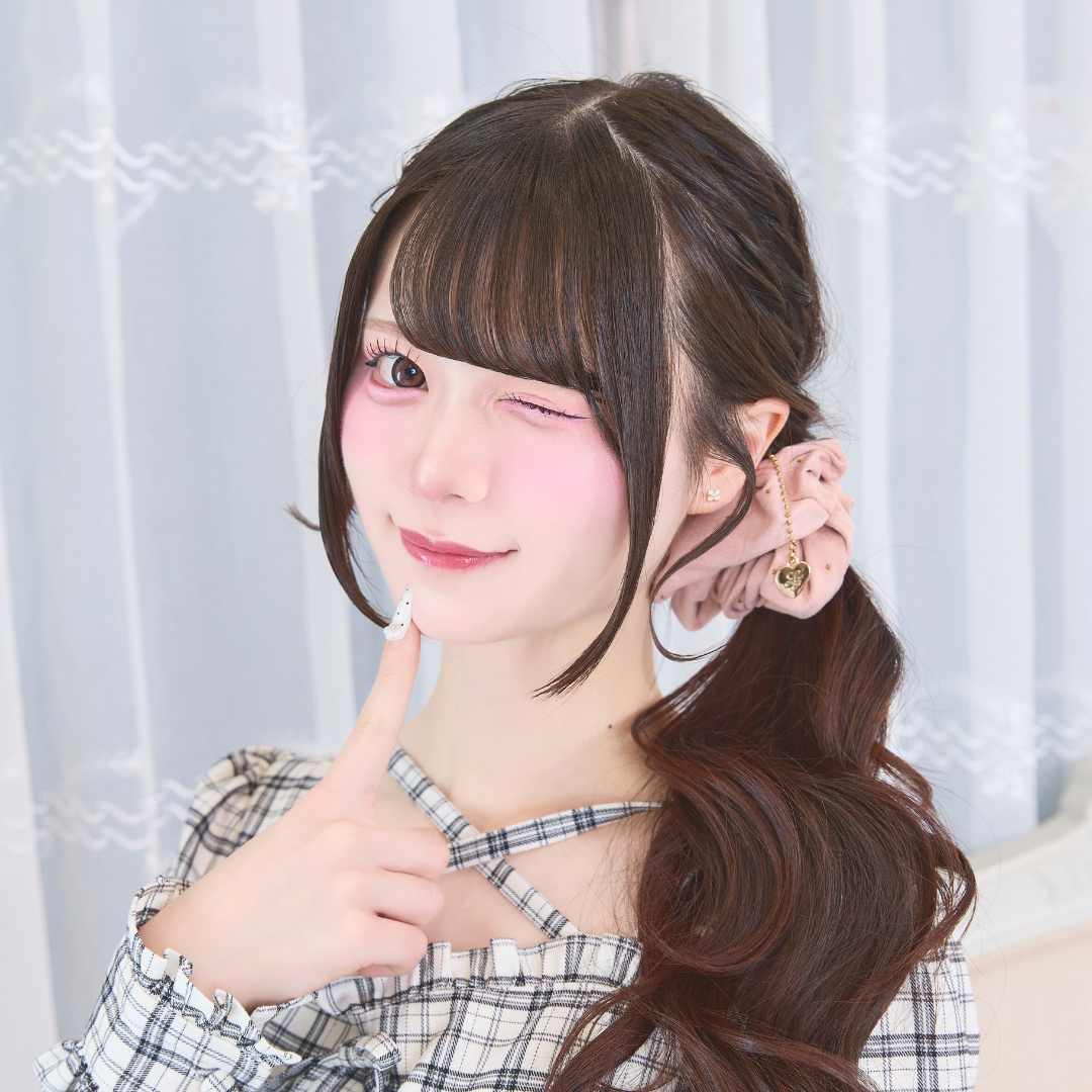 《LAFARY》ゴールドスタッズシュシュ