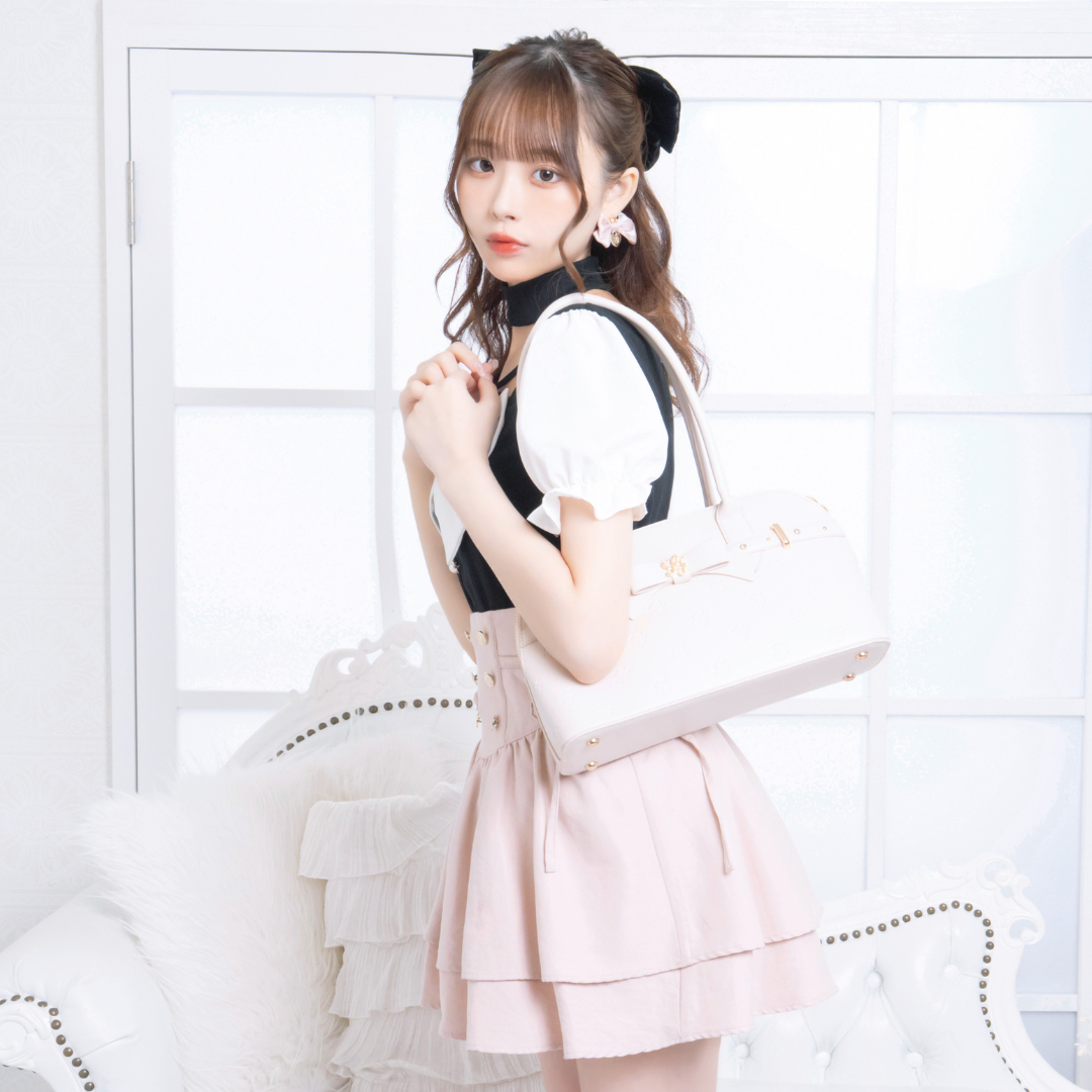《LAFARY closet》ロゴエンボスボストンバッグ