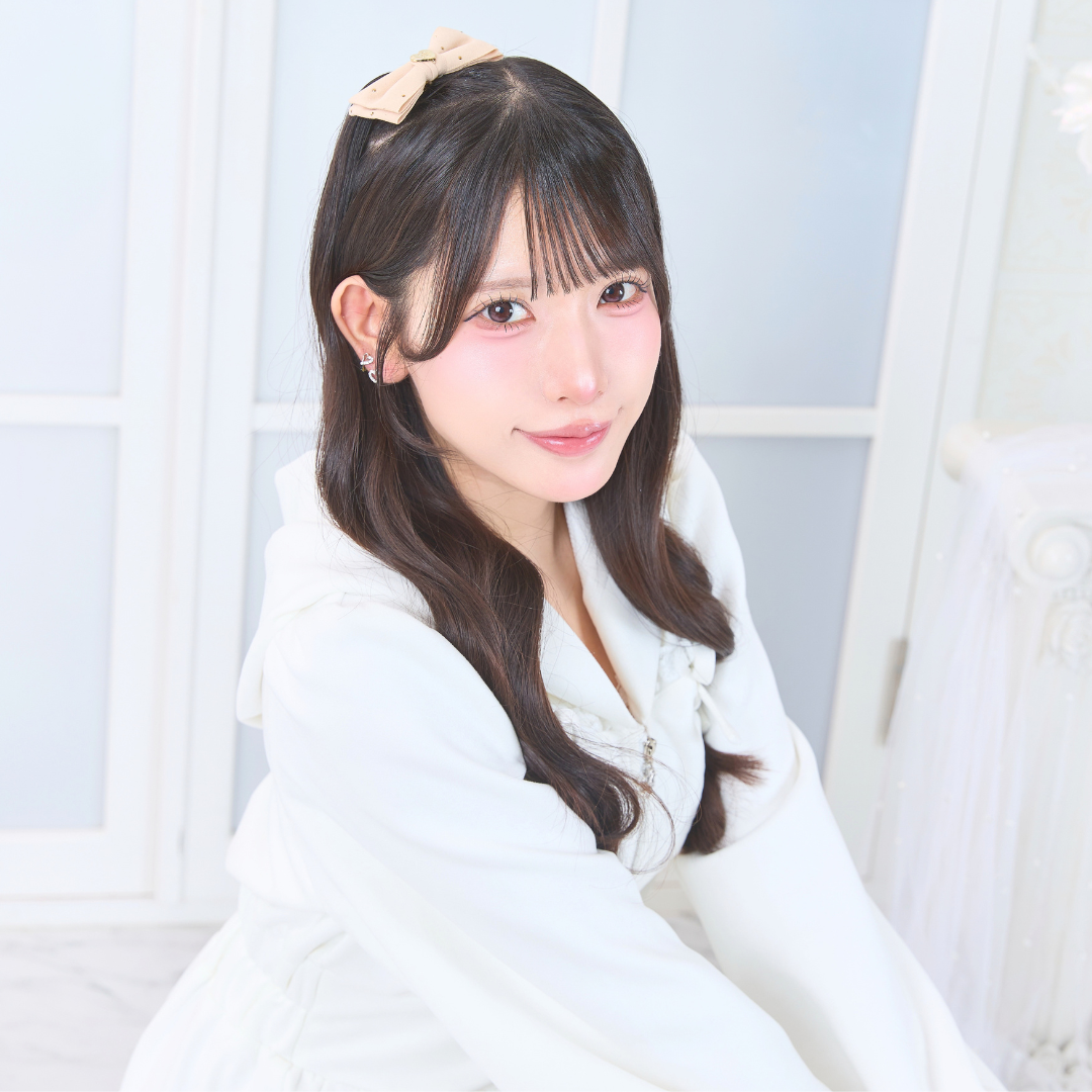《LAFARY》ゴールドスタッズミニリボン
