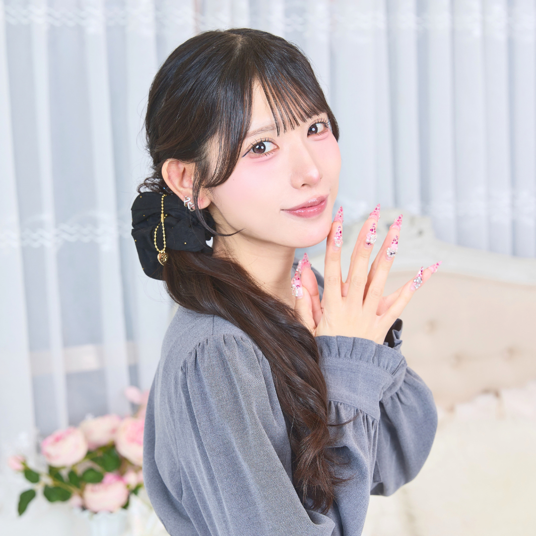 《LAFARY》ゴールドスタッズシュシュ