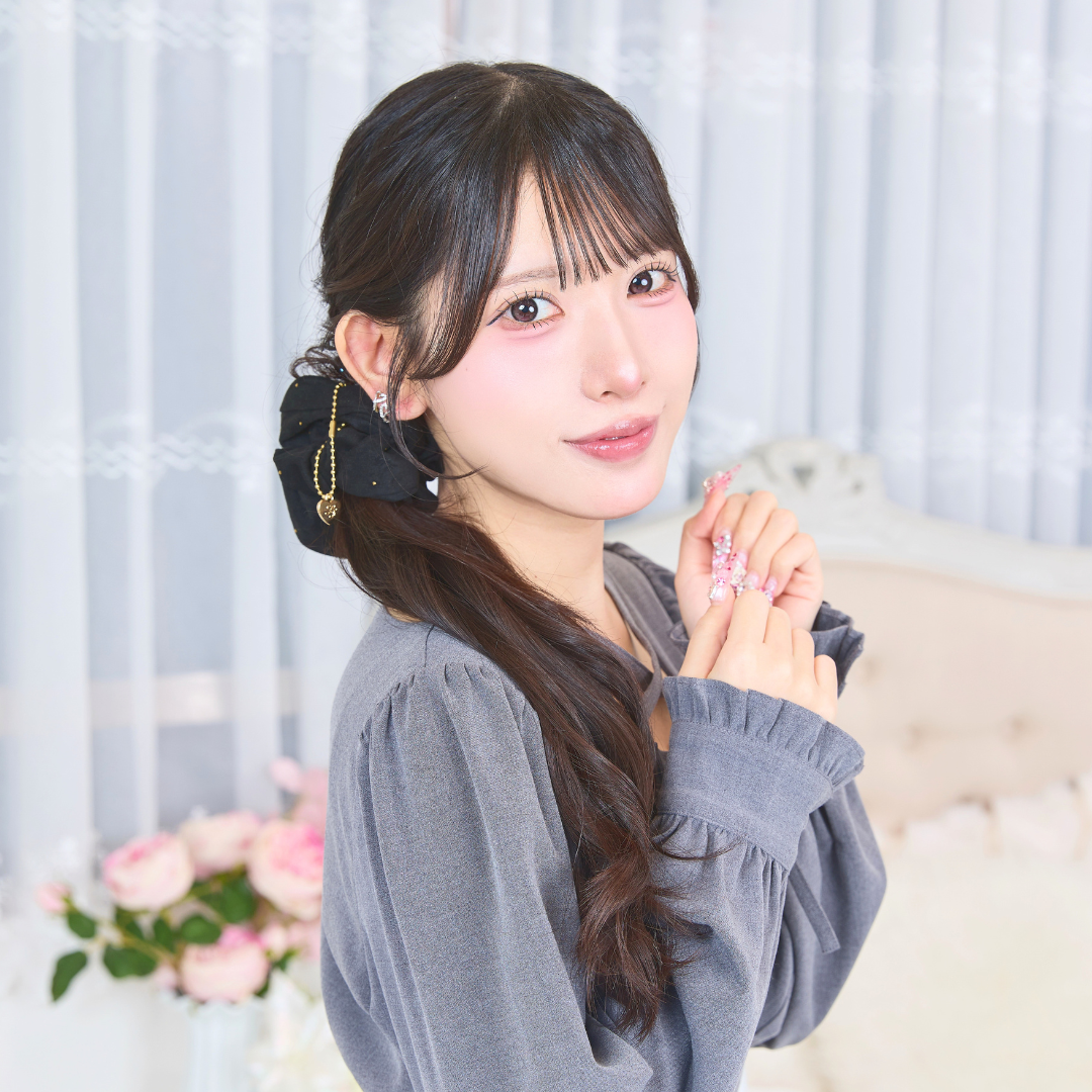 《LAFARY》ゴールドスタッズシュシュ