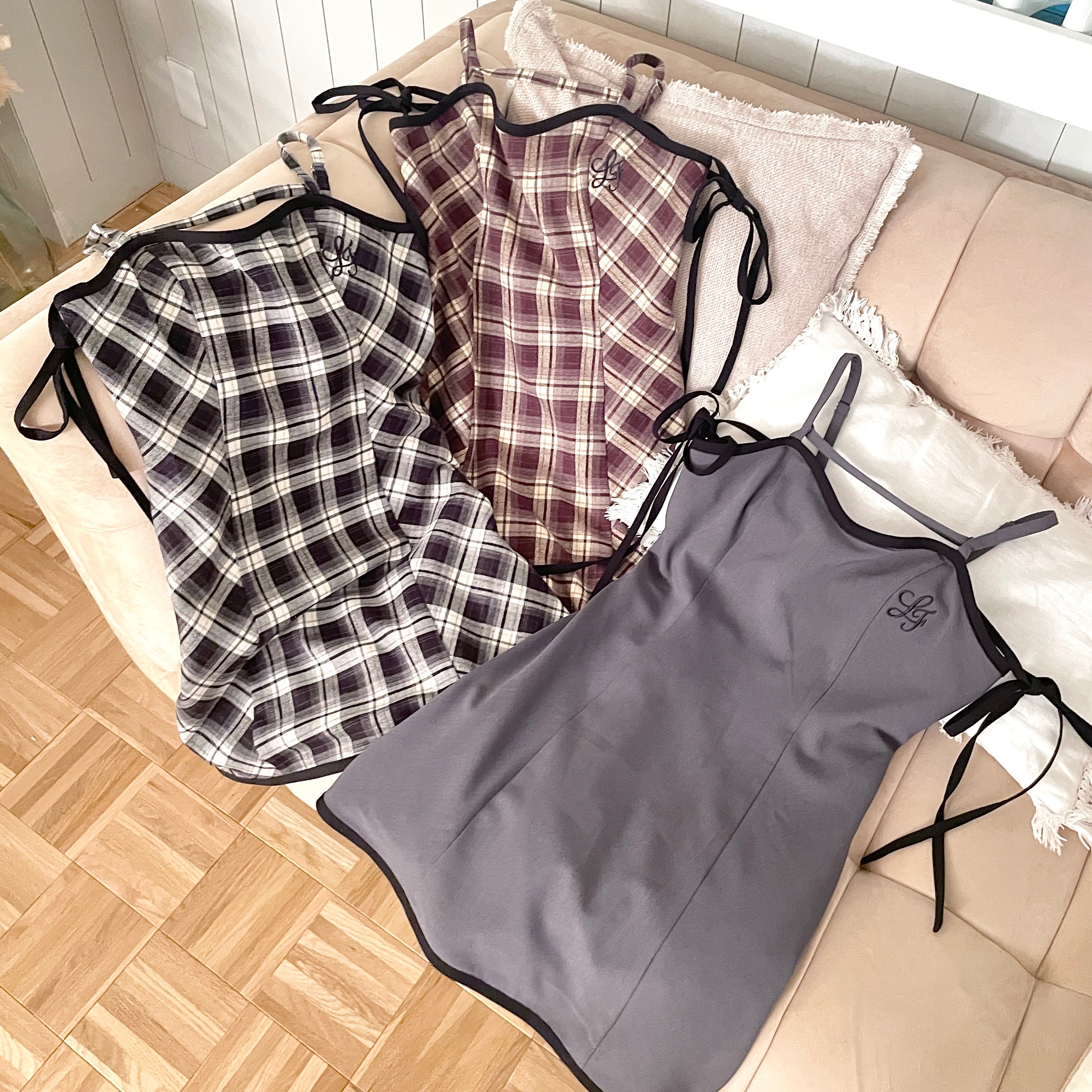 《LAFARY》ロゴ刺繍キャミワンピース