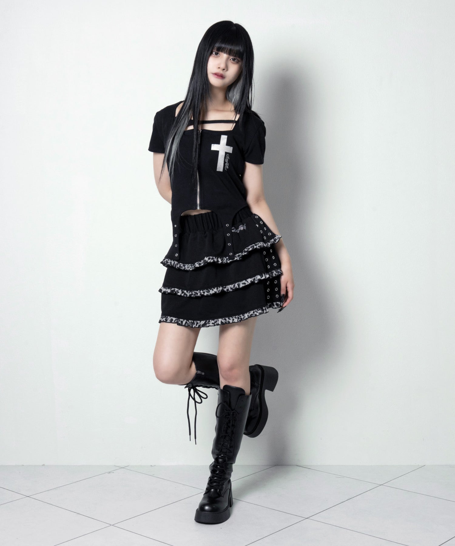 【LAZY SLAY】ストラップジップトップス