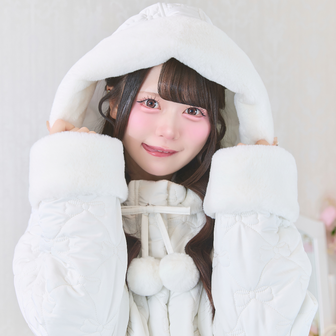 ふわふわのファーがかわいい☁️🤍