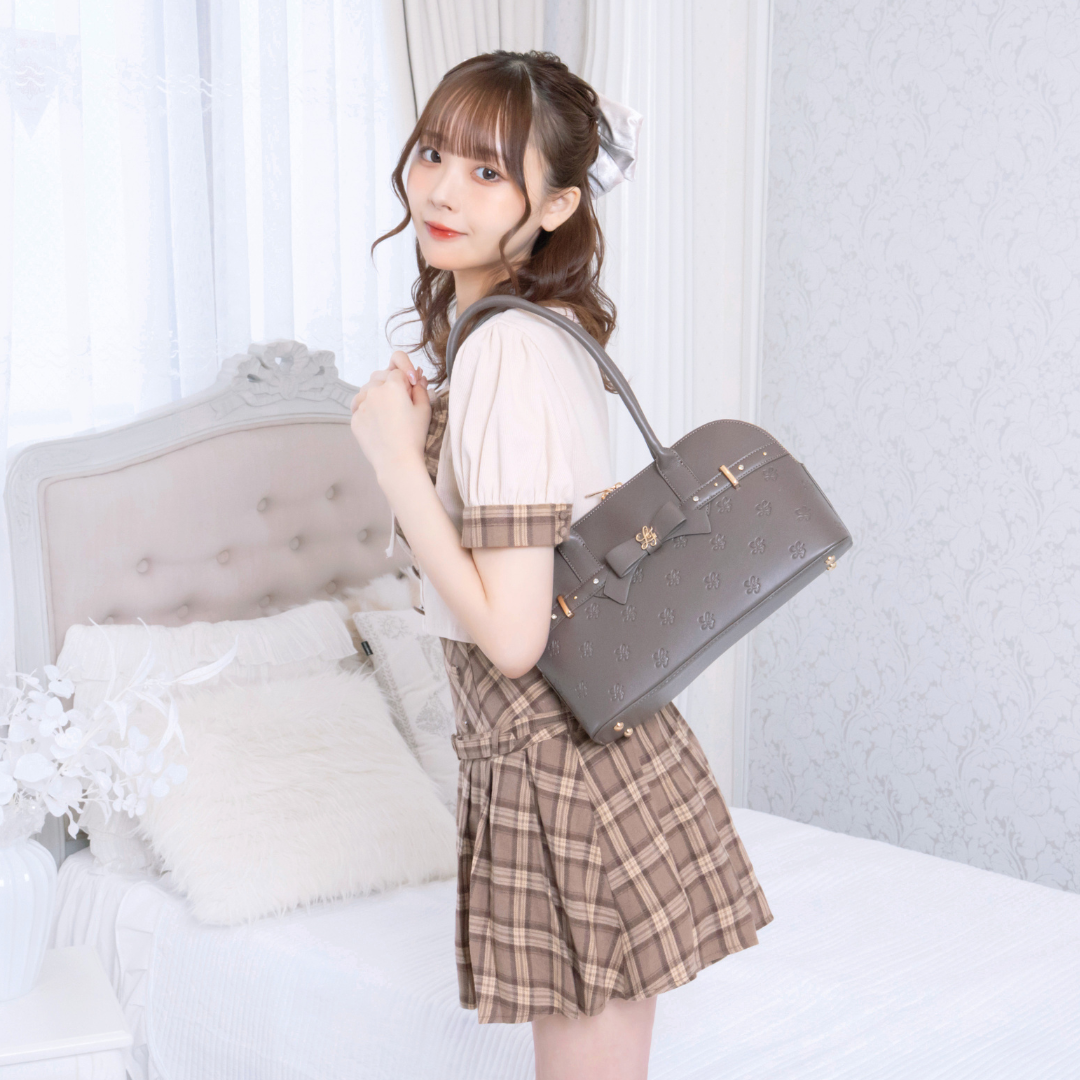 《LAFARY closet》ロゴエンボスボストンバッグ