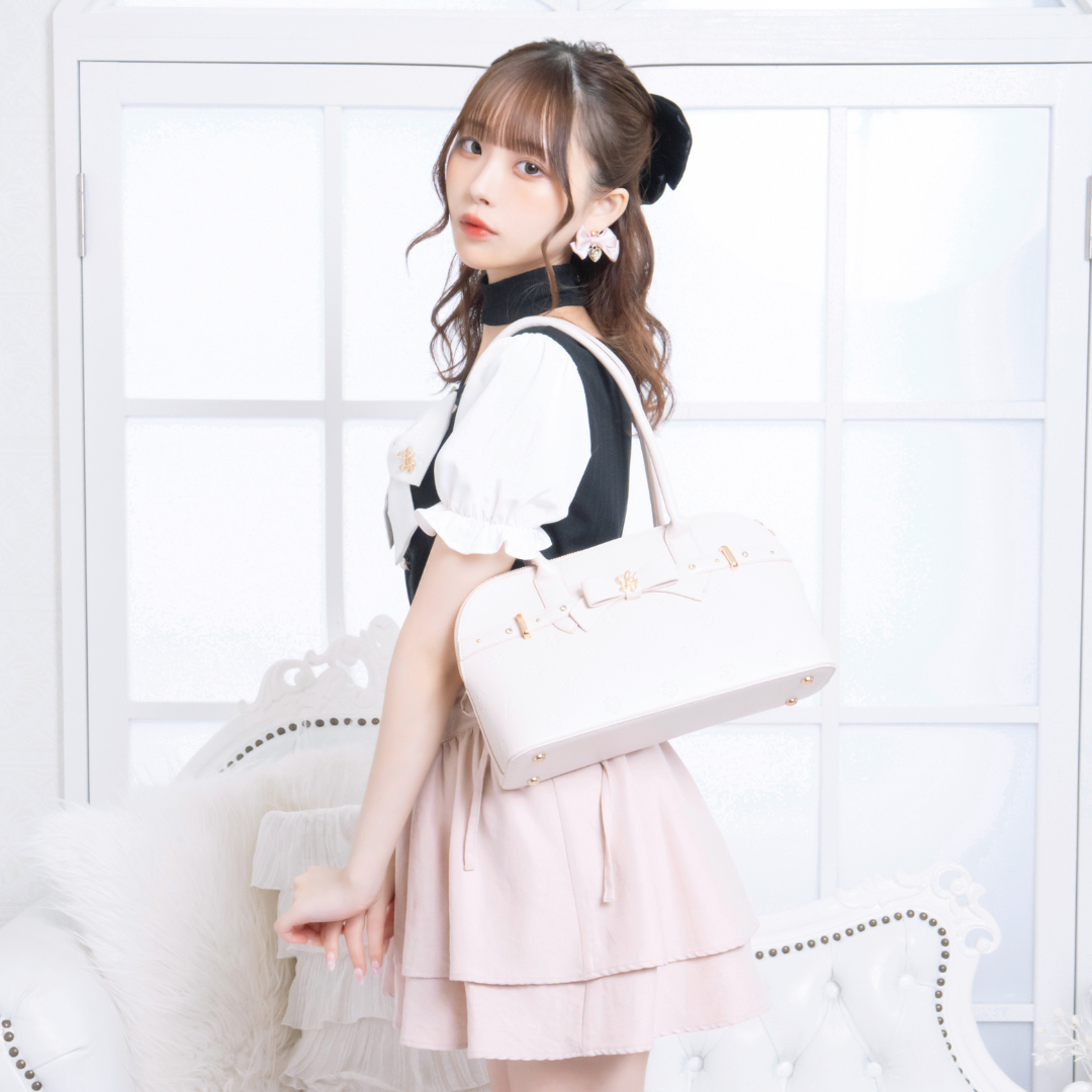 《LAFARY closet》ロゴエンボスボストンバッグ