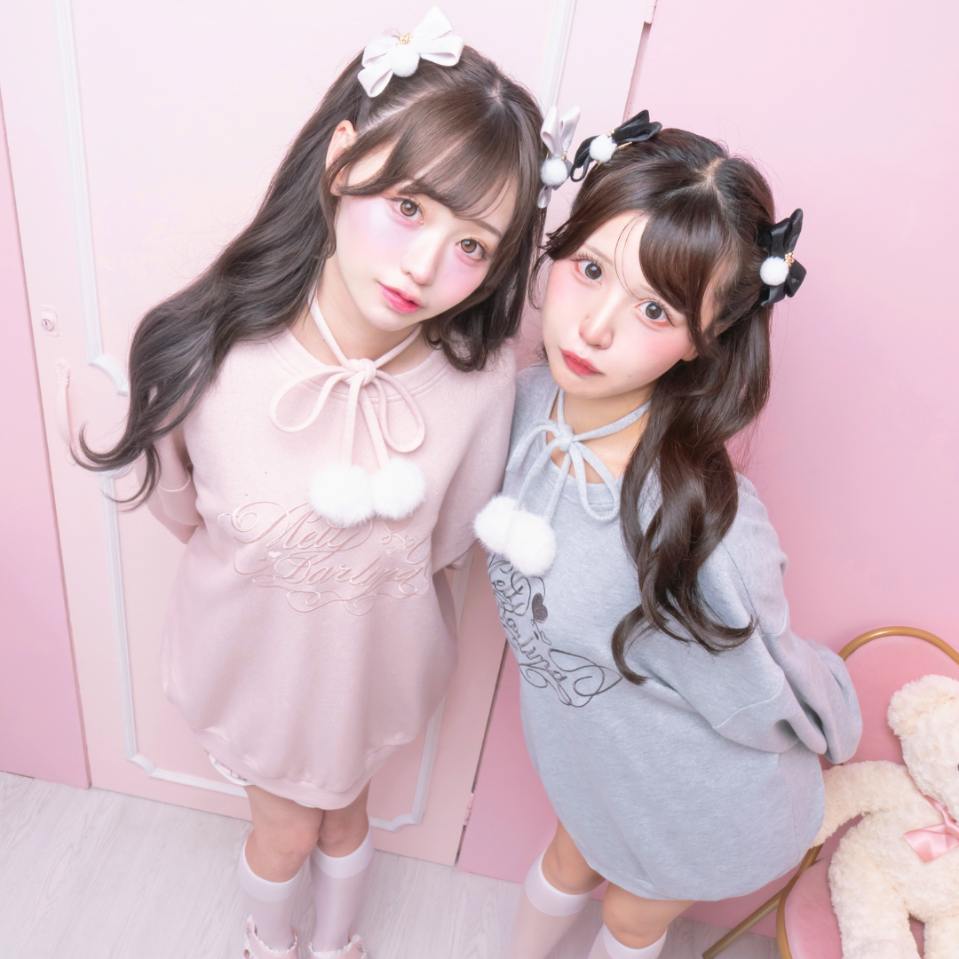 《LAFARY closet》ポンポンロゴプルオーバー
