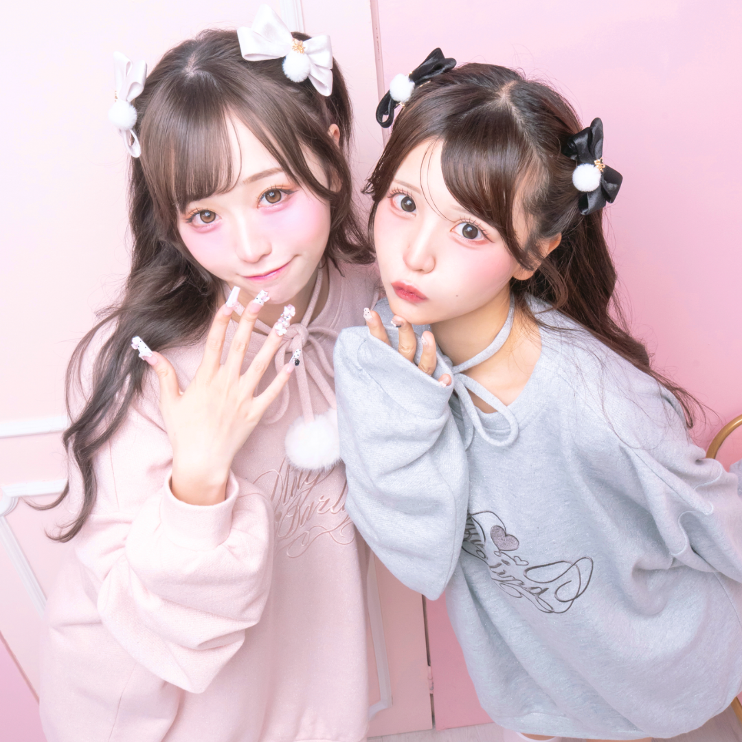 《LAFARY closet》ポンポンロゴプルオーバー