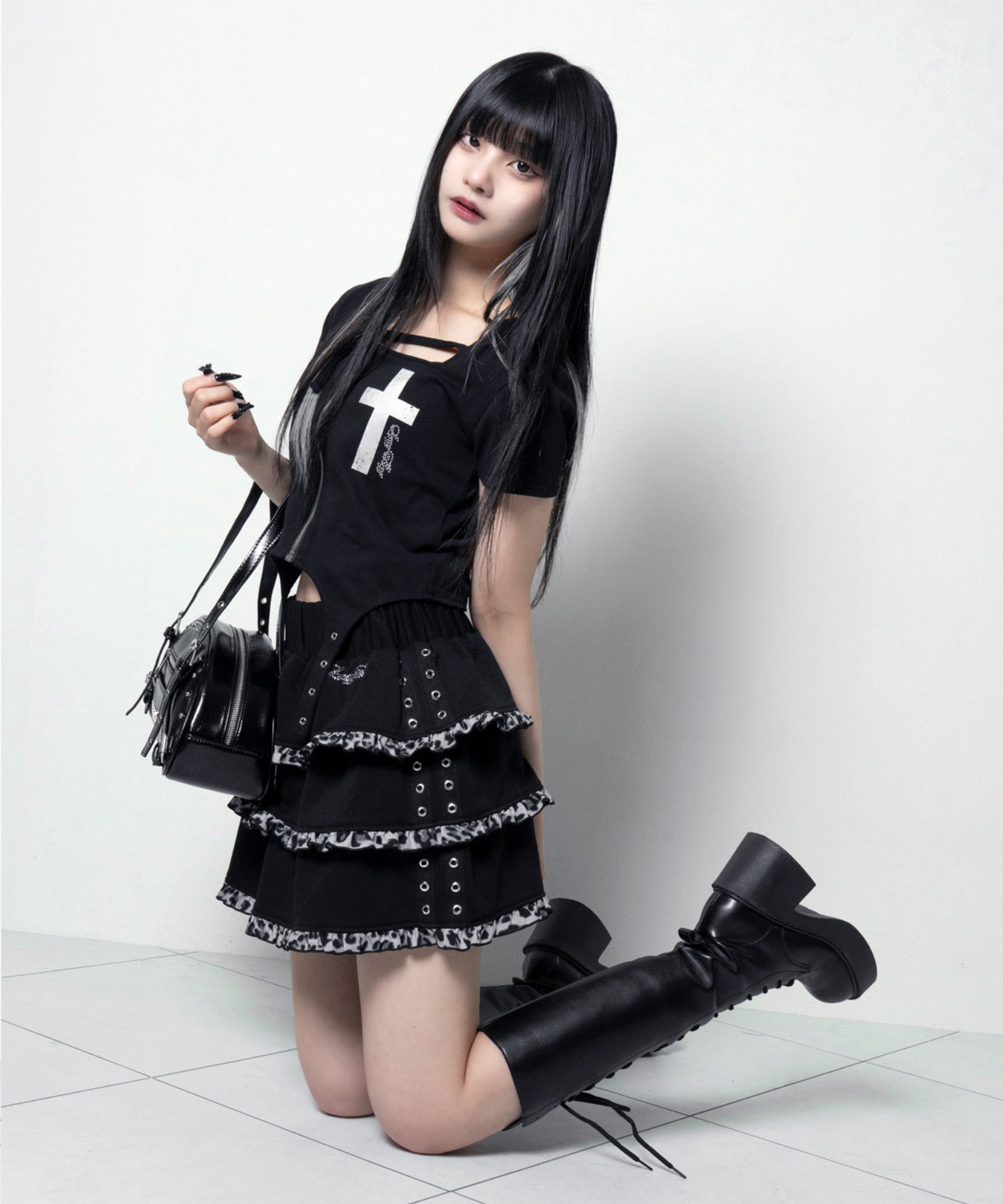 【LAZY SLAY】ストラップジップトップス