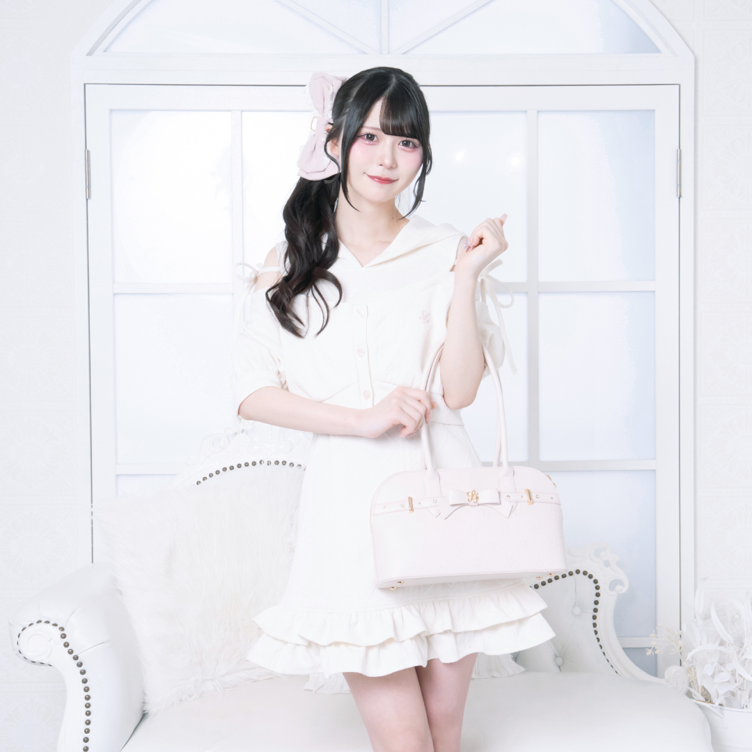 《LAFARY closet》ロゴエンボスボストン