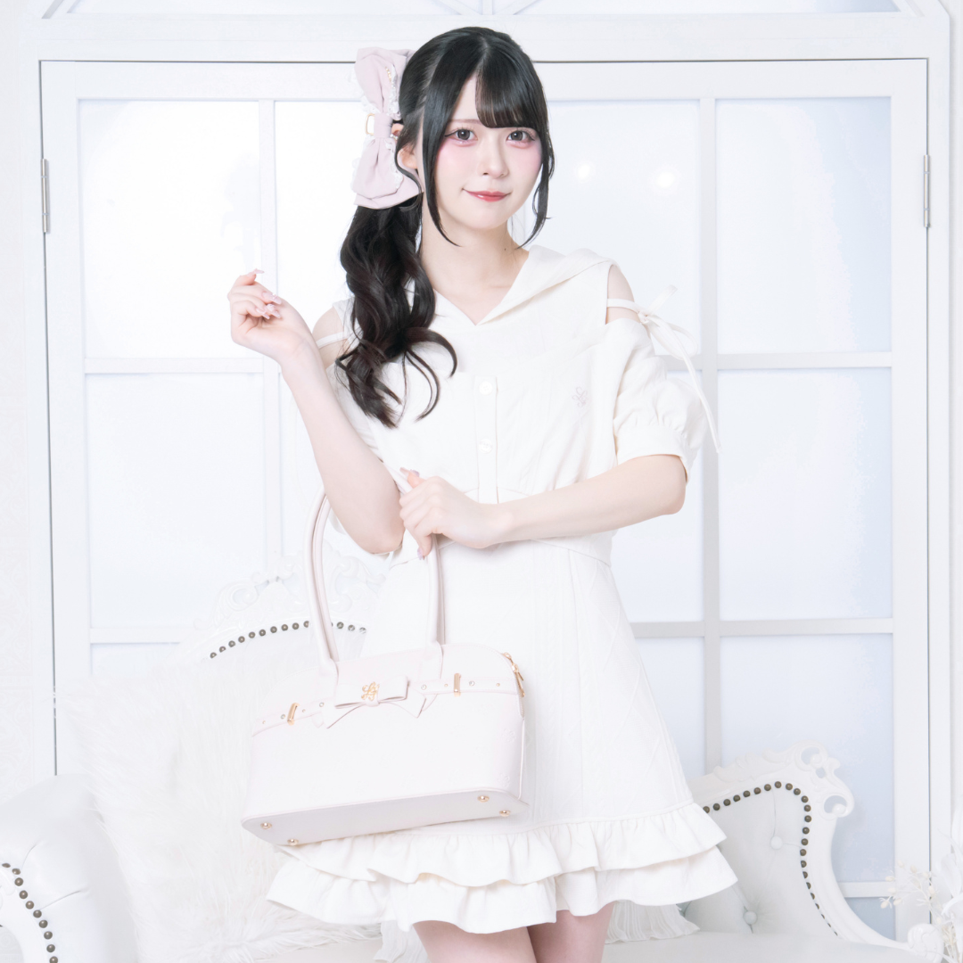 《LAFARY closet》ロゴエンボスボストンバッグ