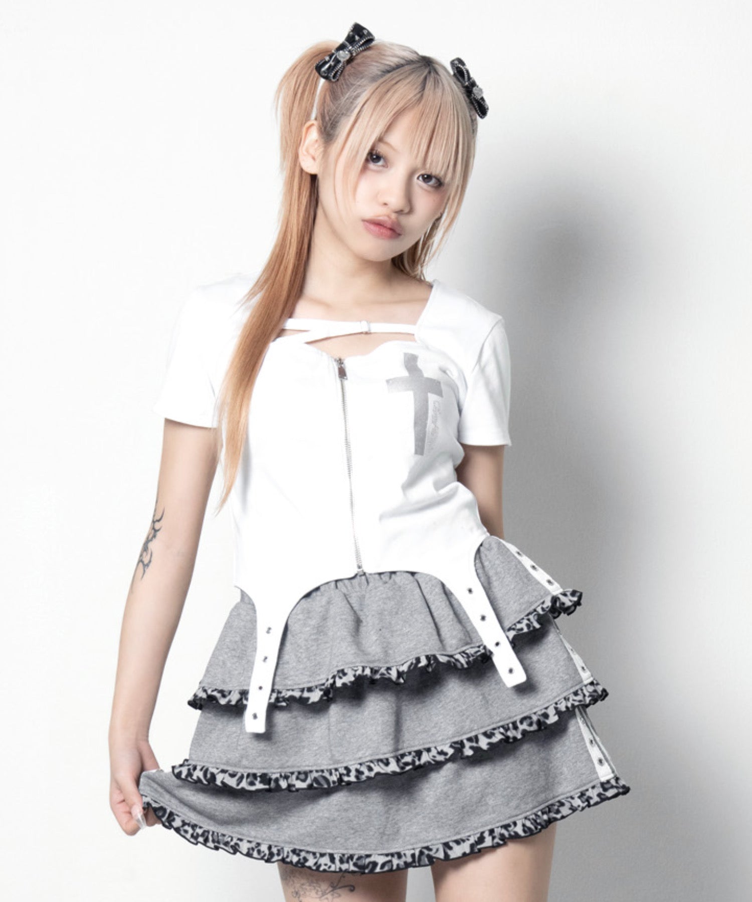 【LAZY SLAY】ストラップジップトップス