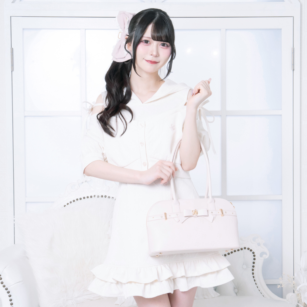 《LAFARY closet》ロゴエンボスボストンバッグ