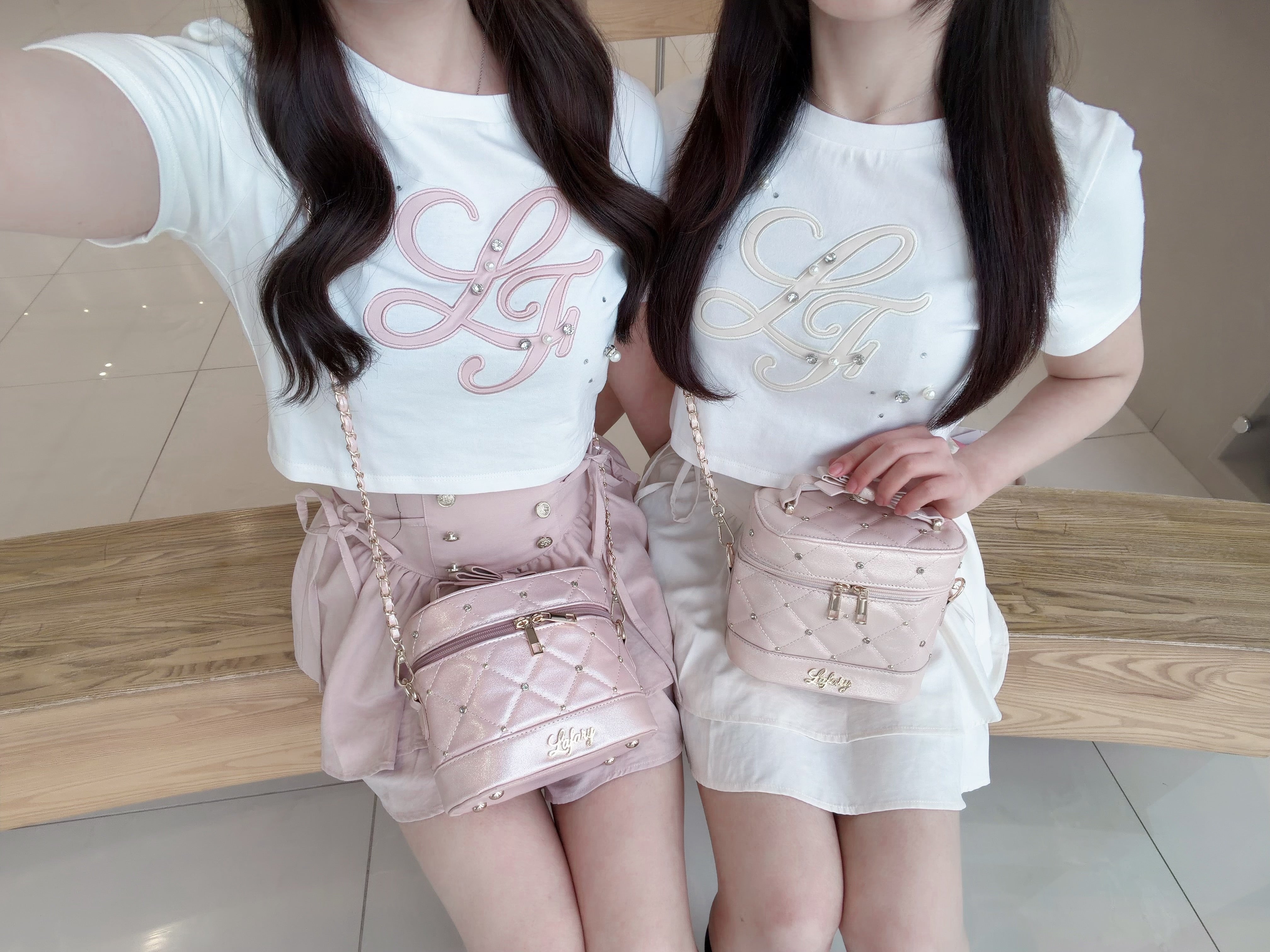 《LAFARY closet》合皮ロゴチビT