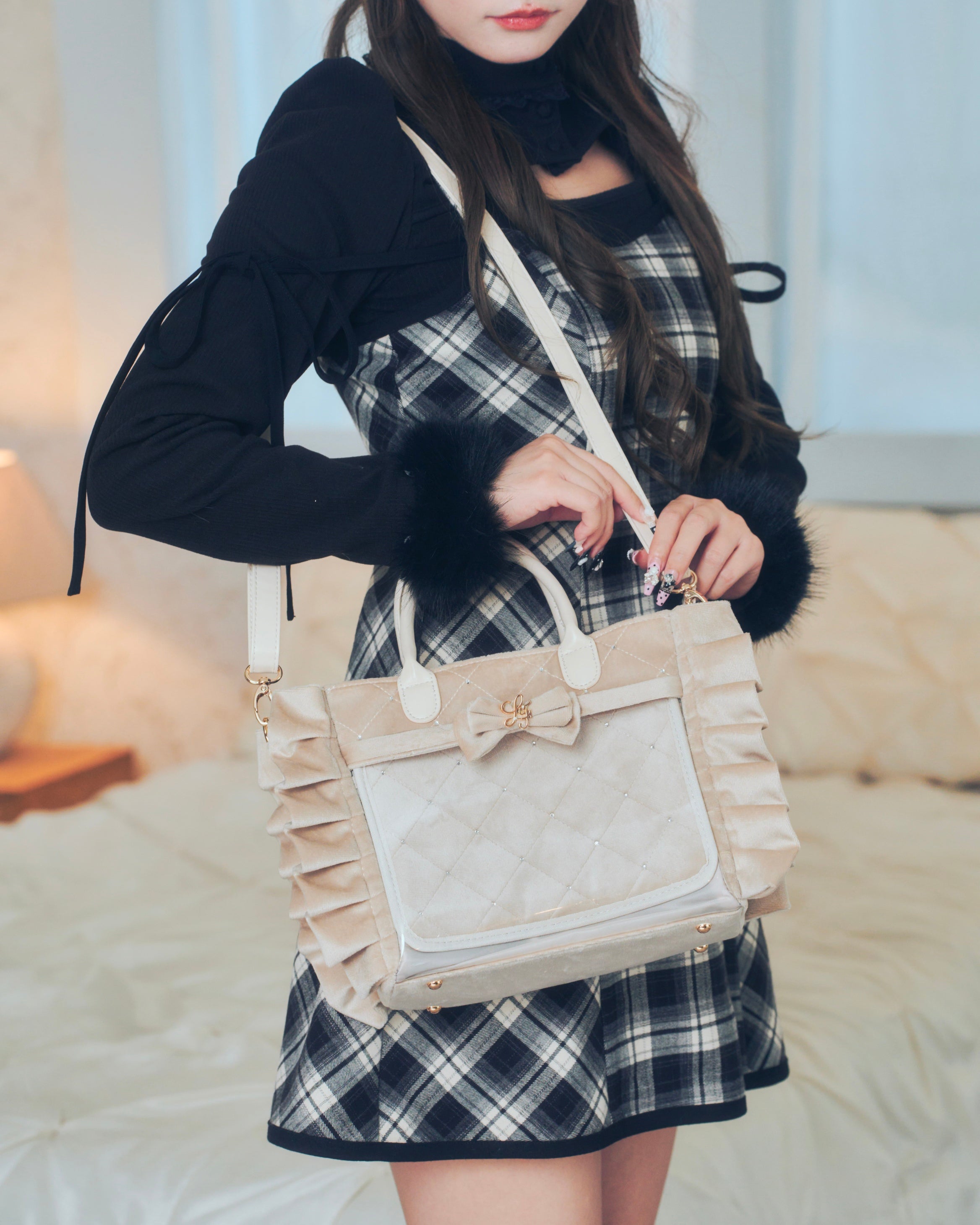 《LAFARY》ベルベットフリルバッグ