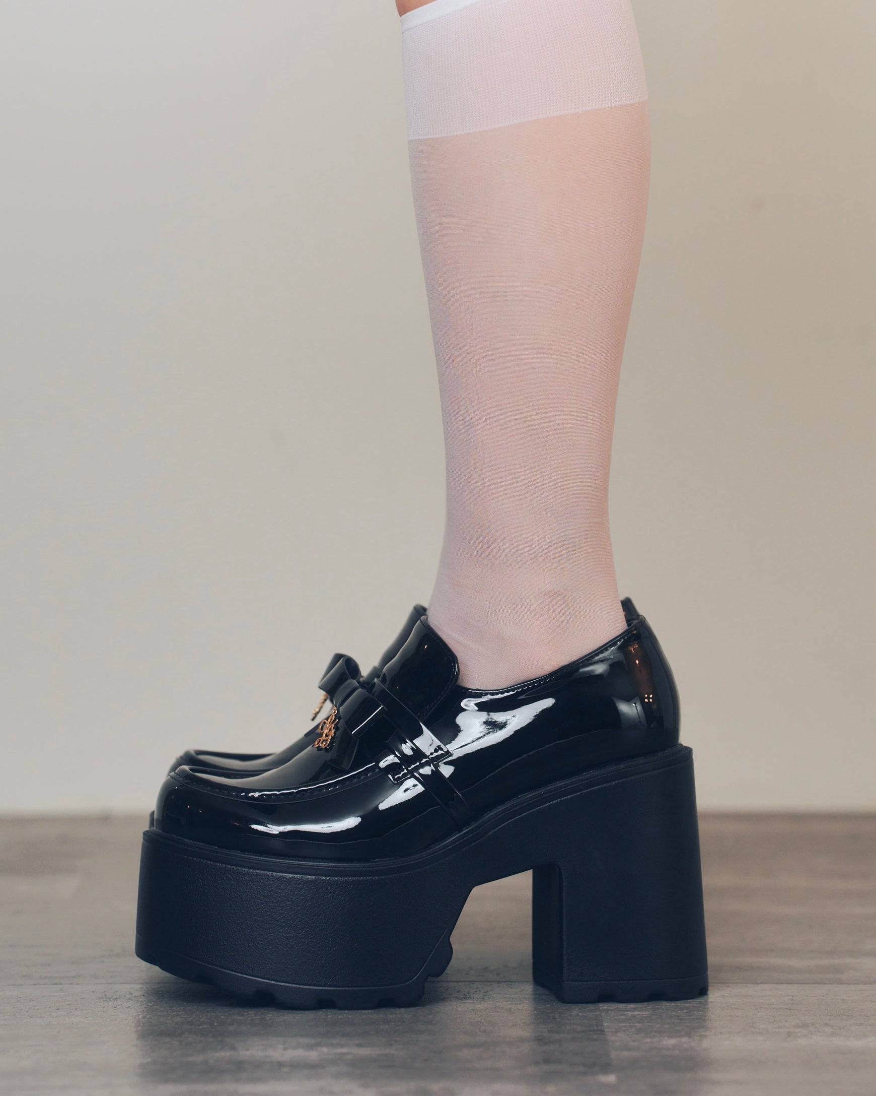 《LAFARY》ロゴリボン厚底ローファー