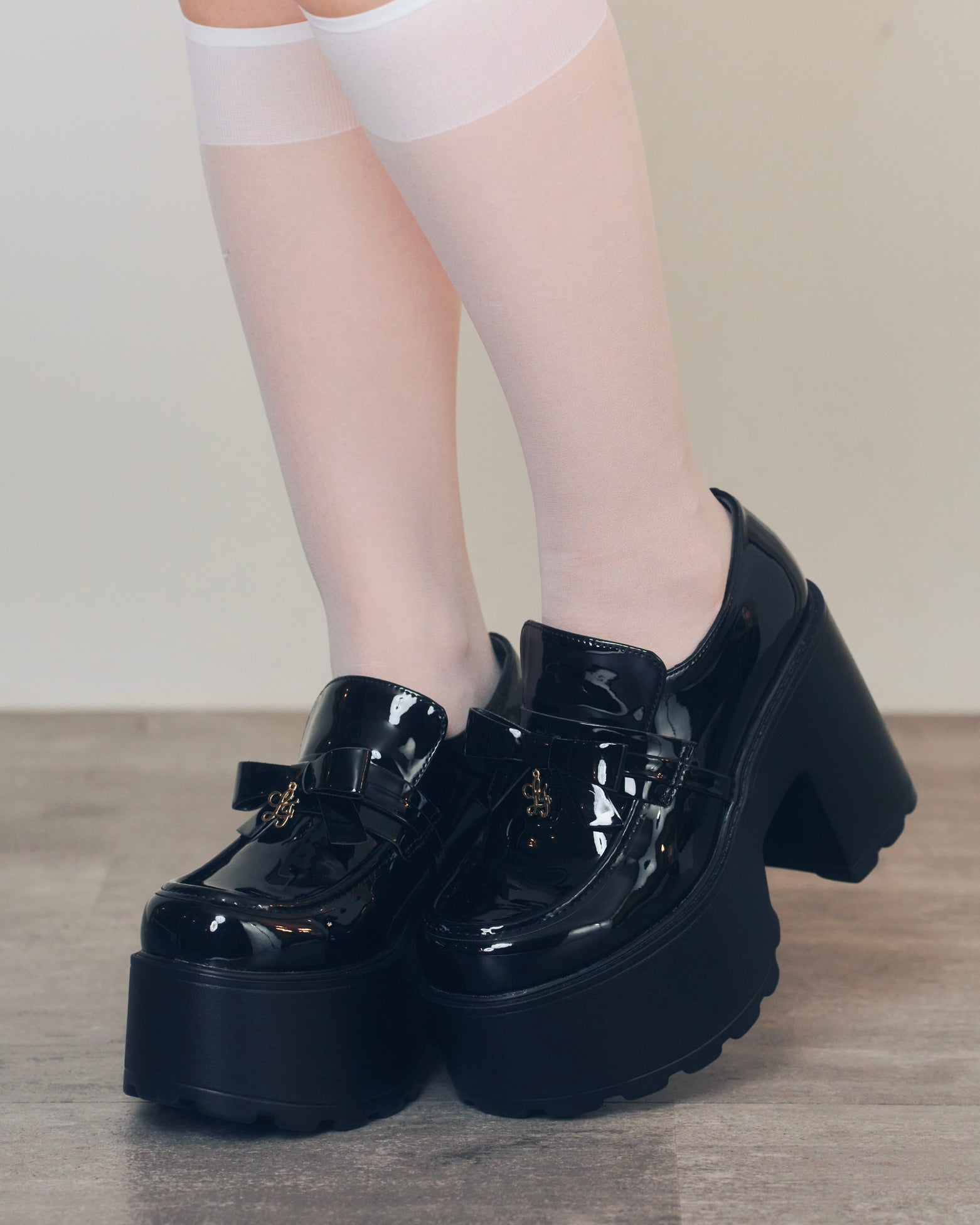 《LAFARY》ロゴリボン厚底ローファー