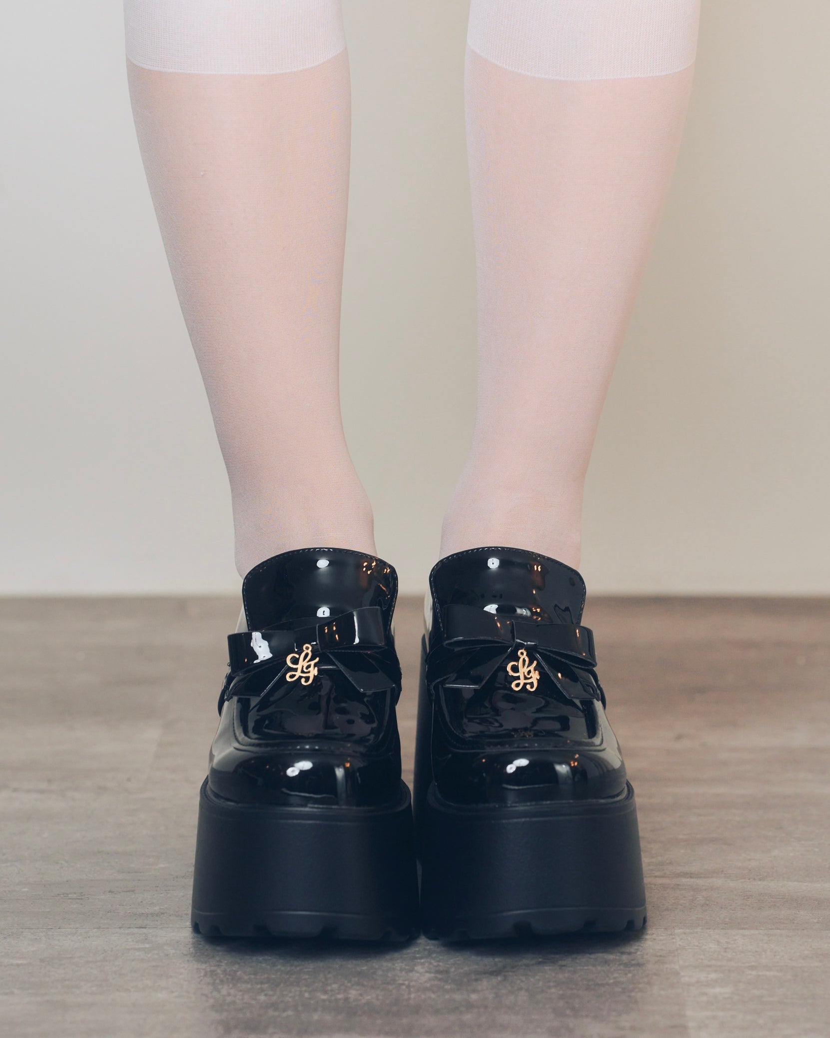 《LAFARY》ロゴリボン厚底ローファー