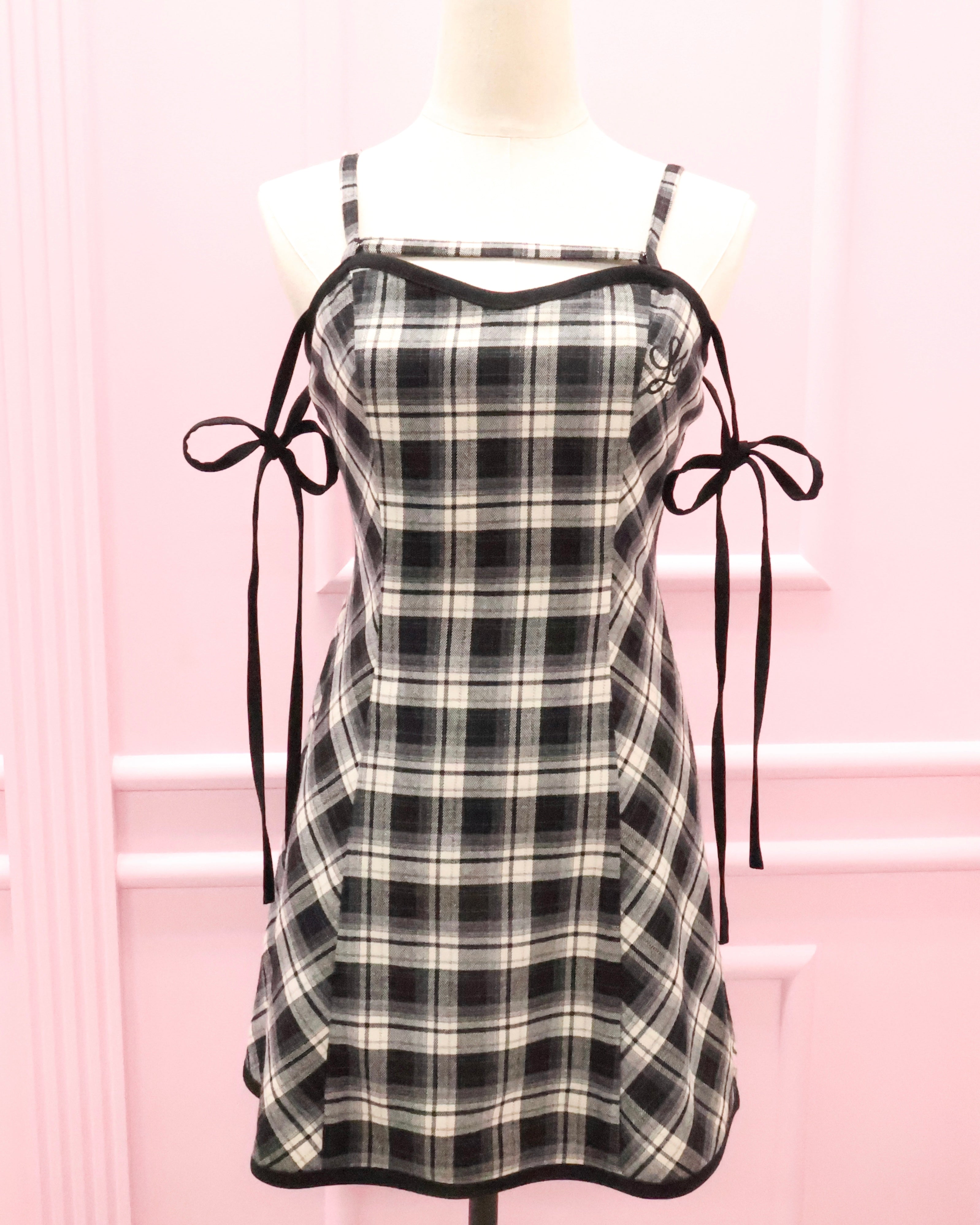 《LAFARY》ロゴ刺繍キャミワンピース