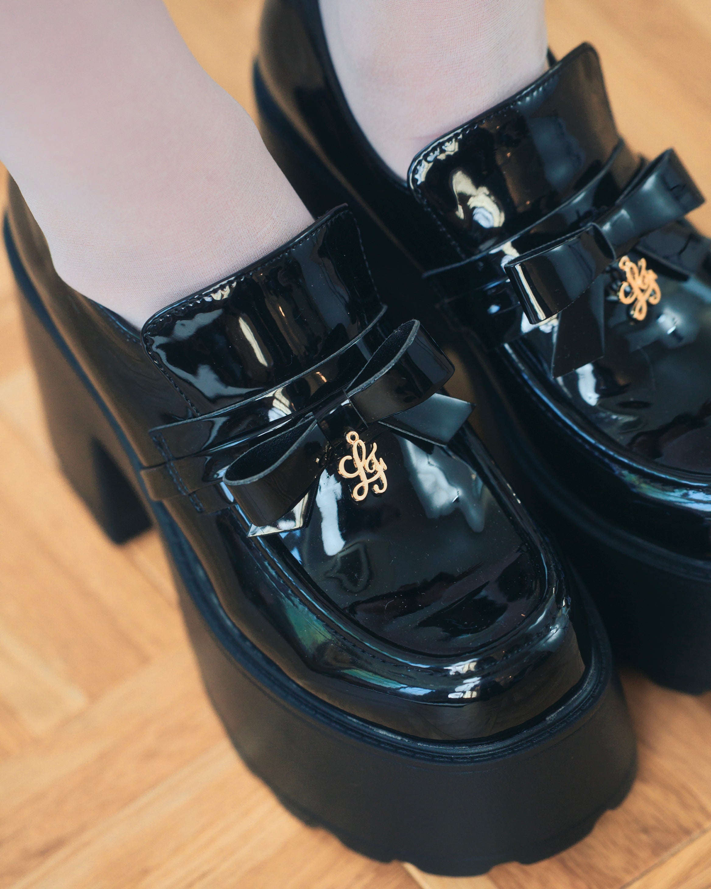 《LAFARY》ロゴリボン厚底ローファー