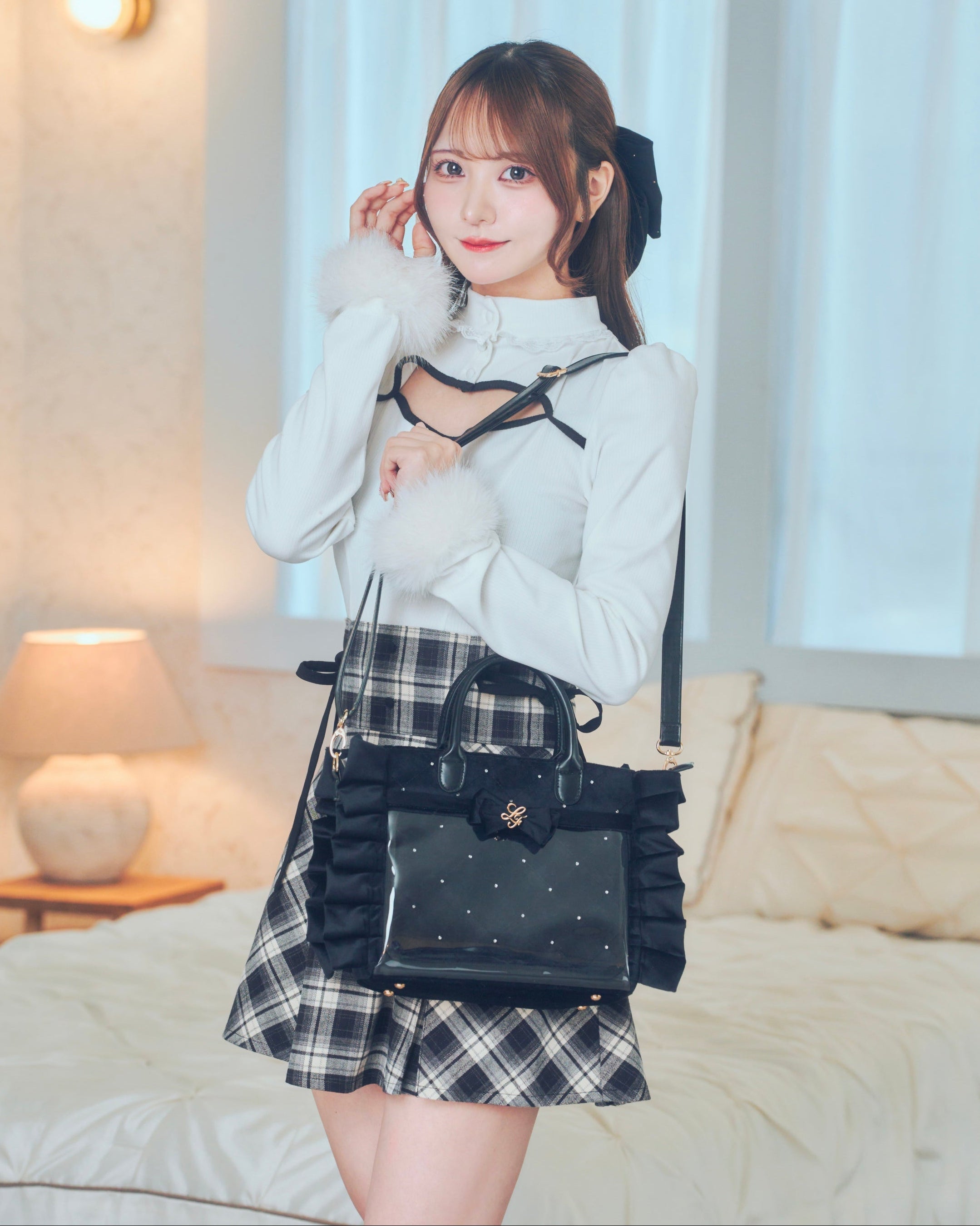 《LAFARY》ベルベットフリルバッグ