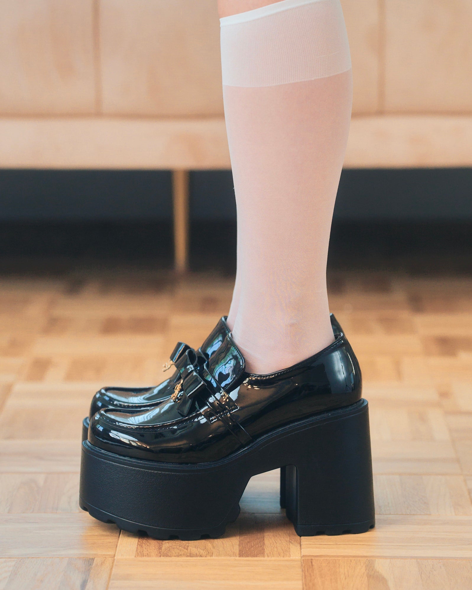 《LAFARY》ロゴリボン厚底ローファー