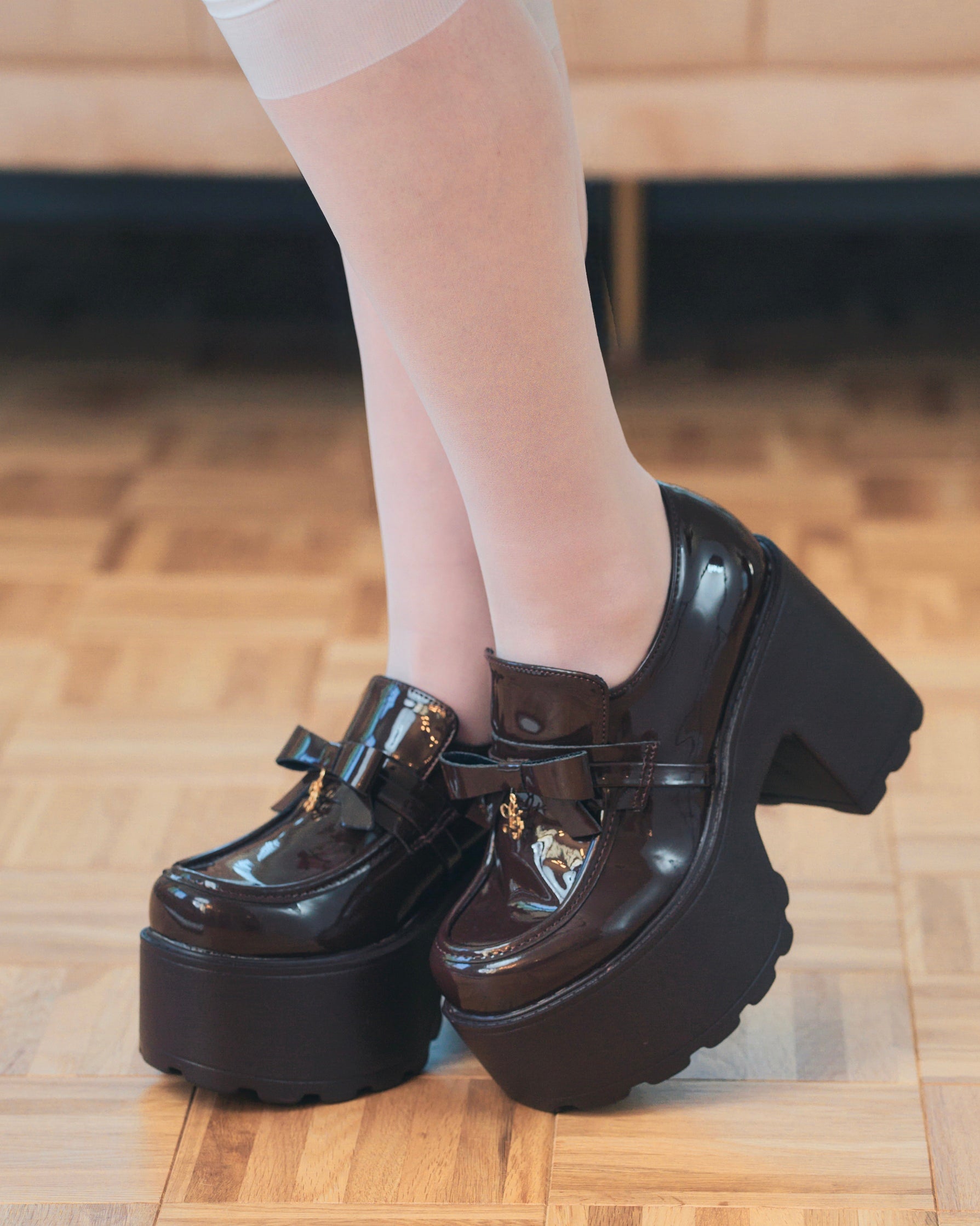 《LAFARY》ロゴリボン厚底ローファー