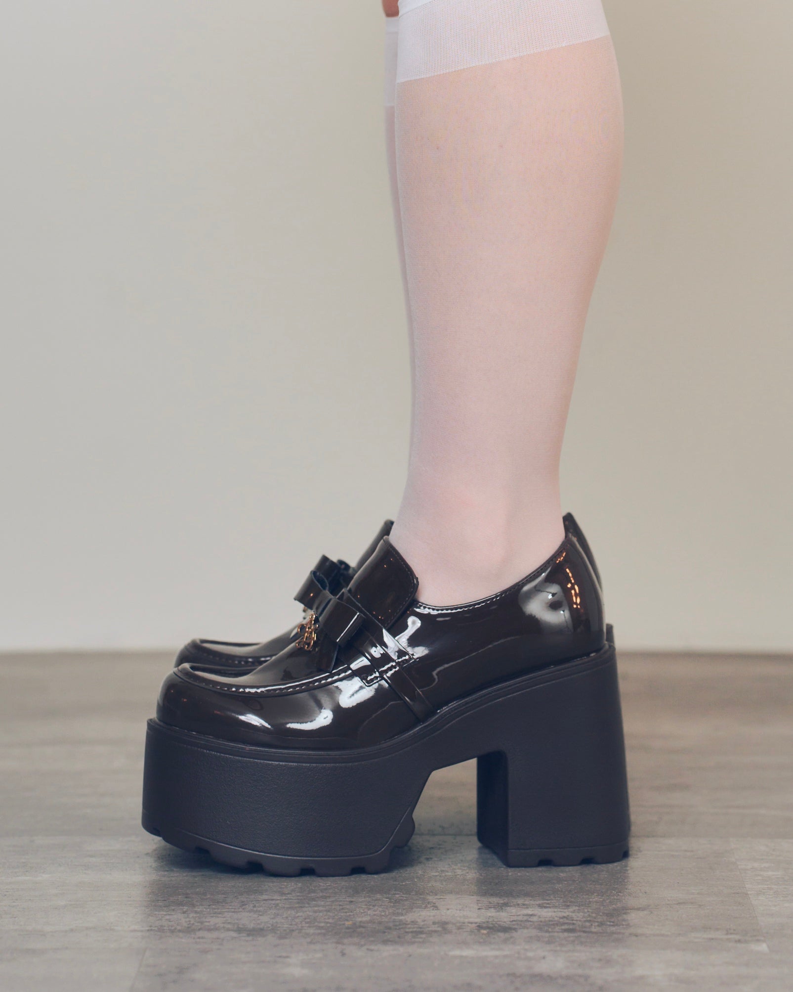 《LAFARY》ロゴリボン厚底ローファー