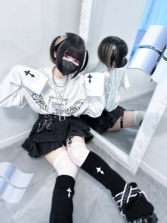 《mine》ムーンクロスTシャツ