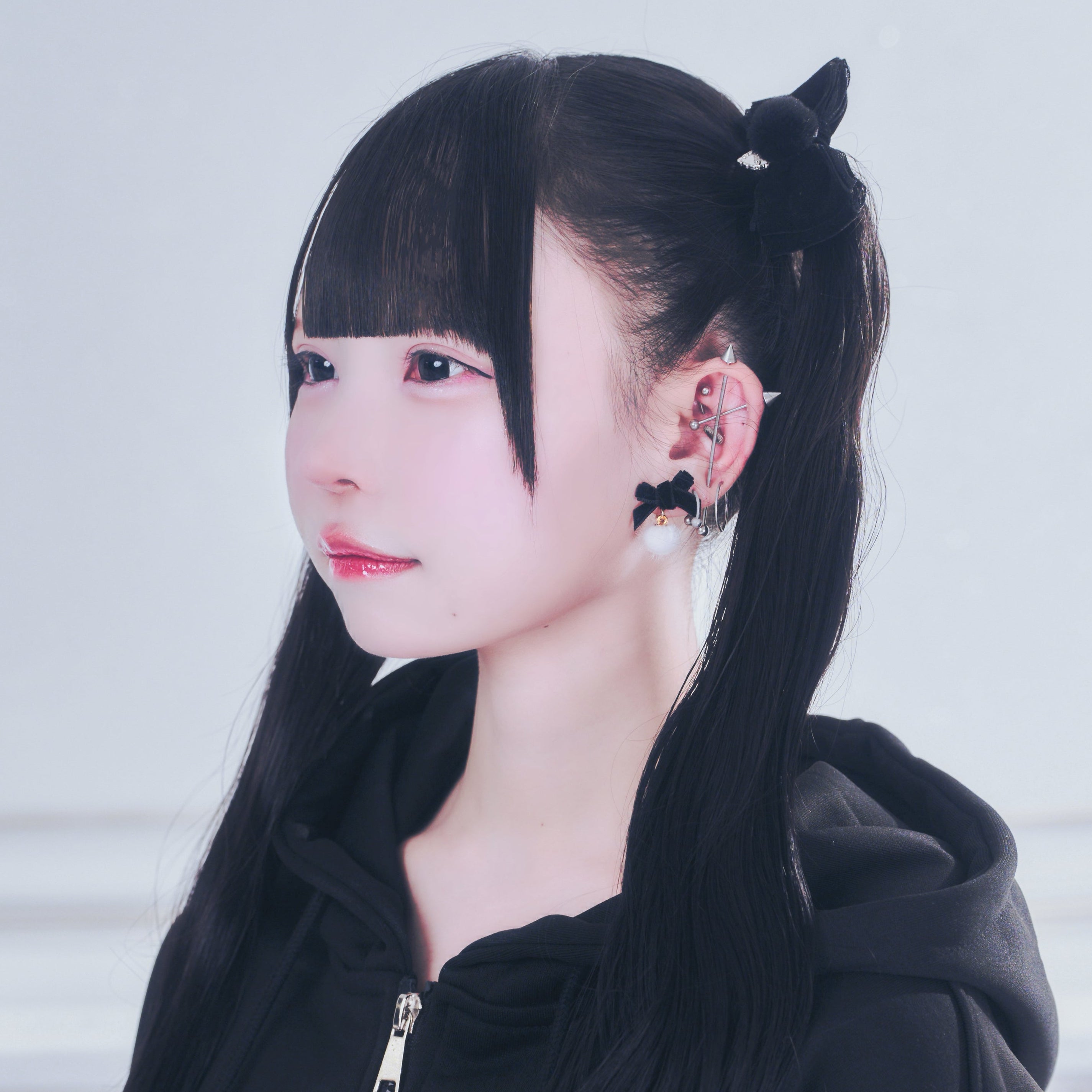 《mine》ポンポンベロアリボン