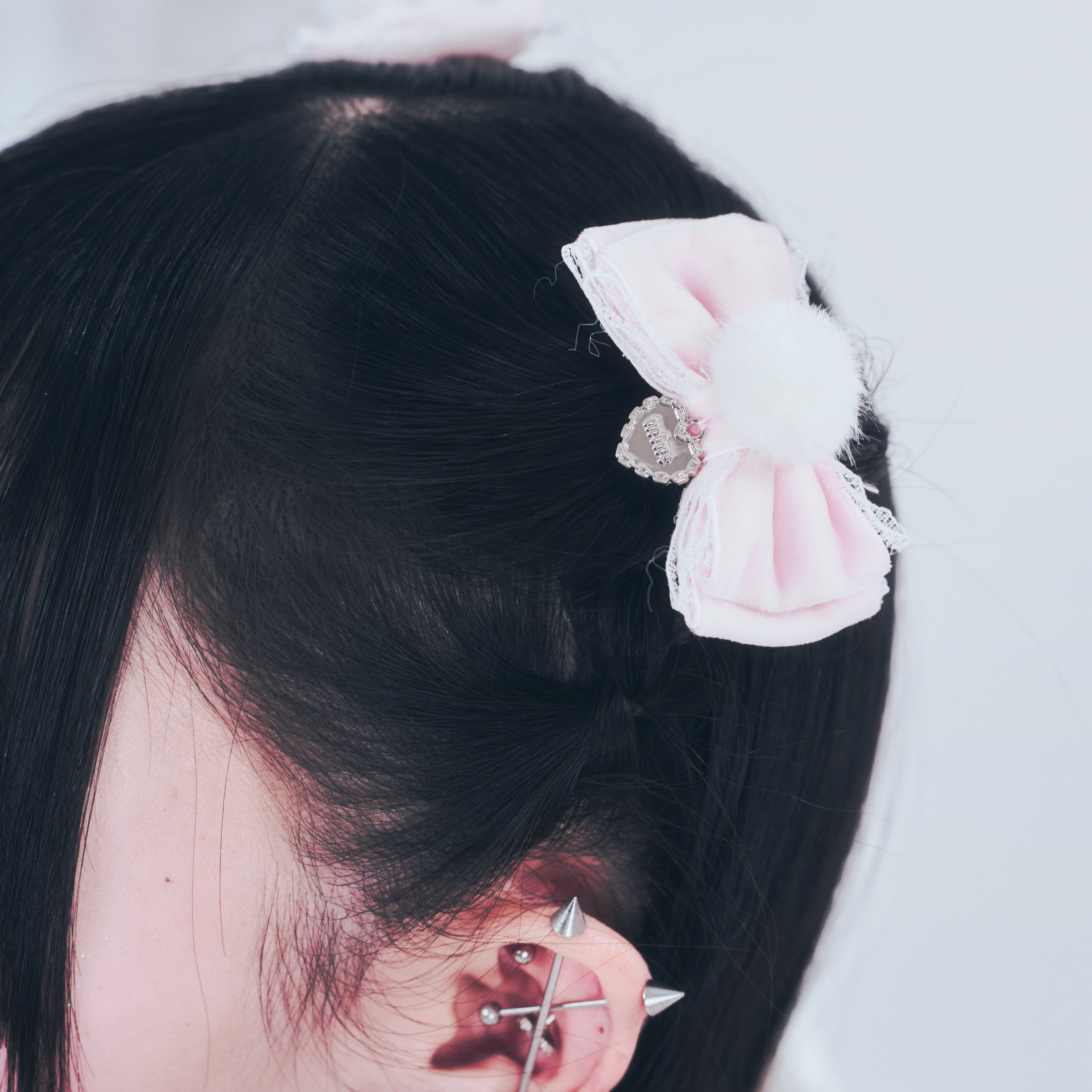 《mine》ポンポンベロアリボン