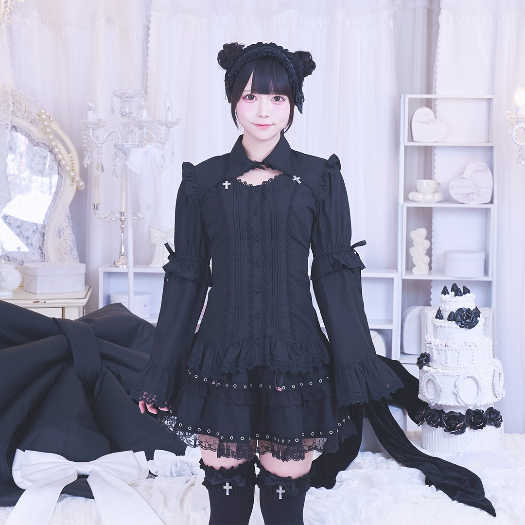 《mine》ロゴクロスベルスリーブブラウス