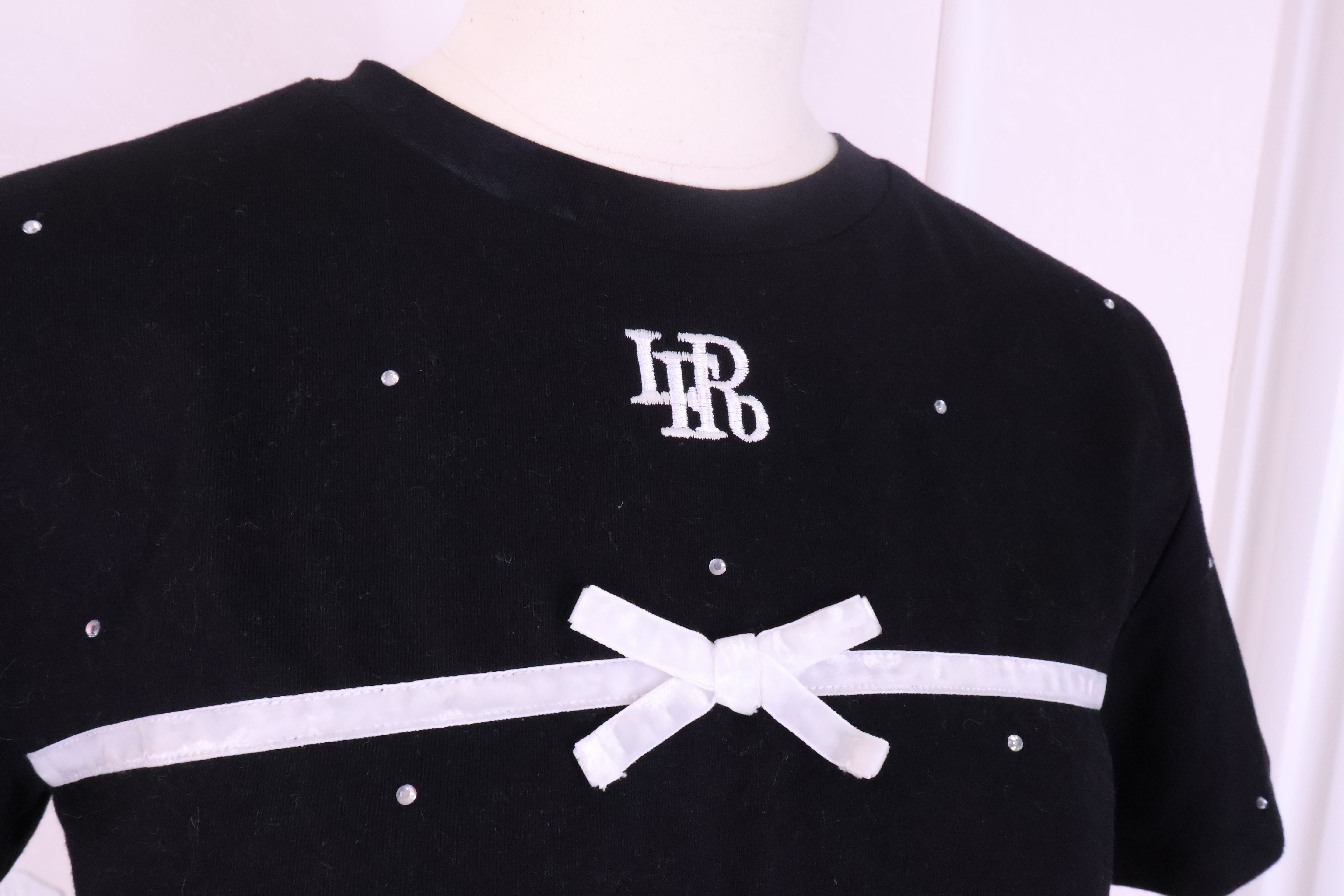 《LAFARY closet》ロゴ刺繍チビTシャツ