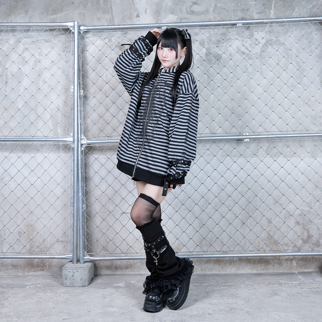 《mine》ゴシックプリントベルトパーカー