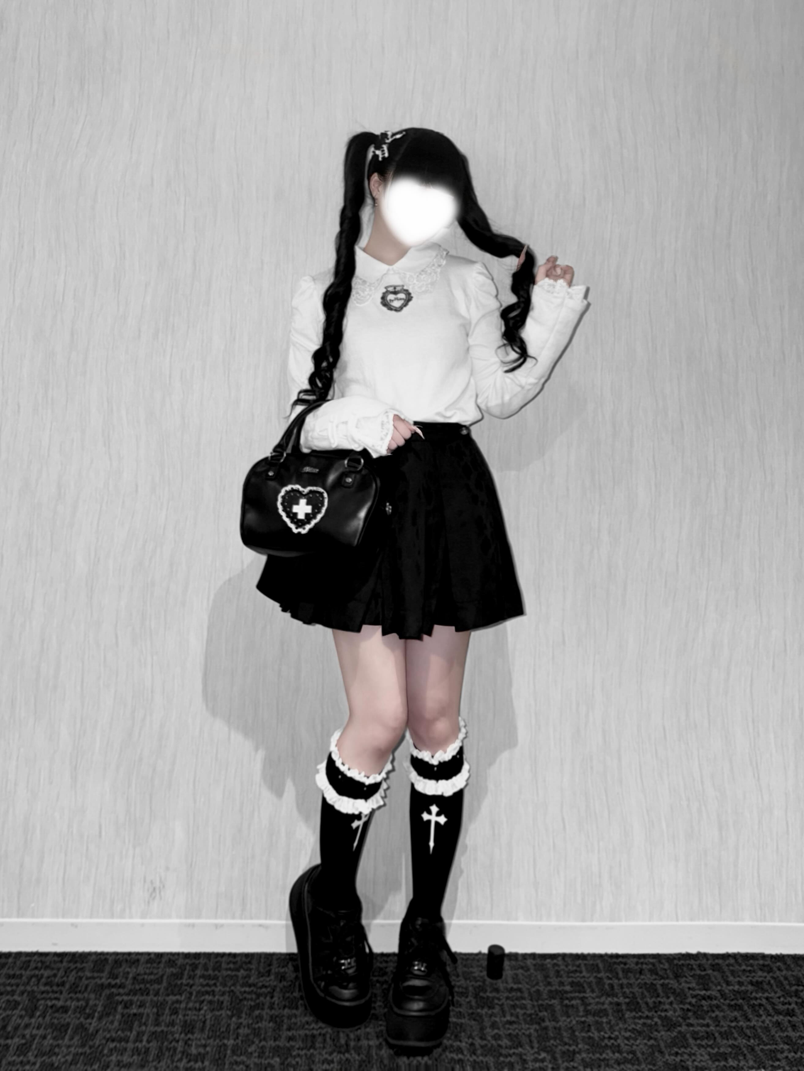 mine》スタッズクロスフリルソックス[ハイ]- LAFARY ONLINE