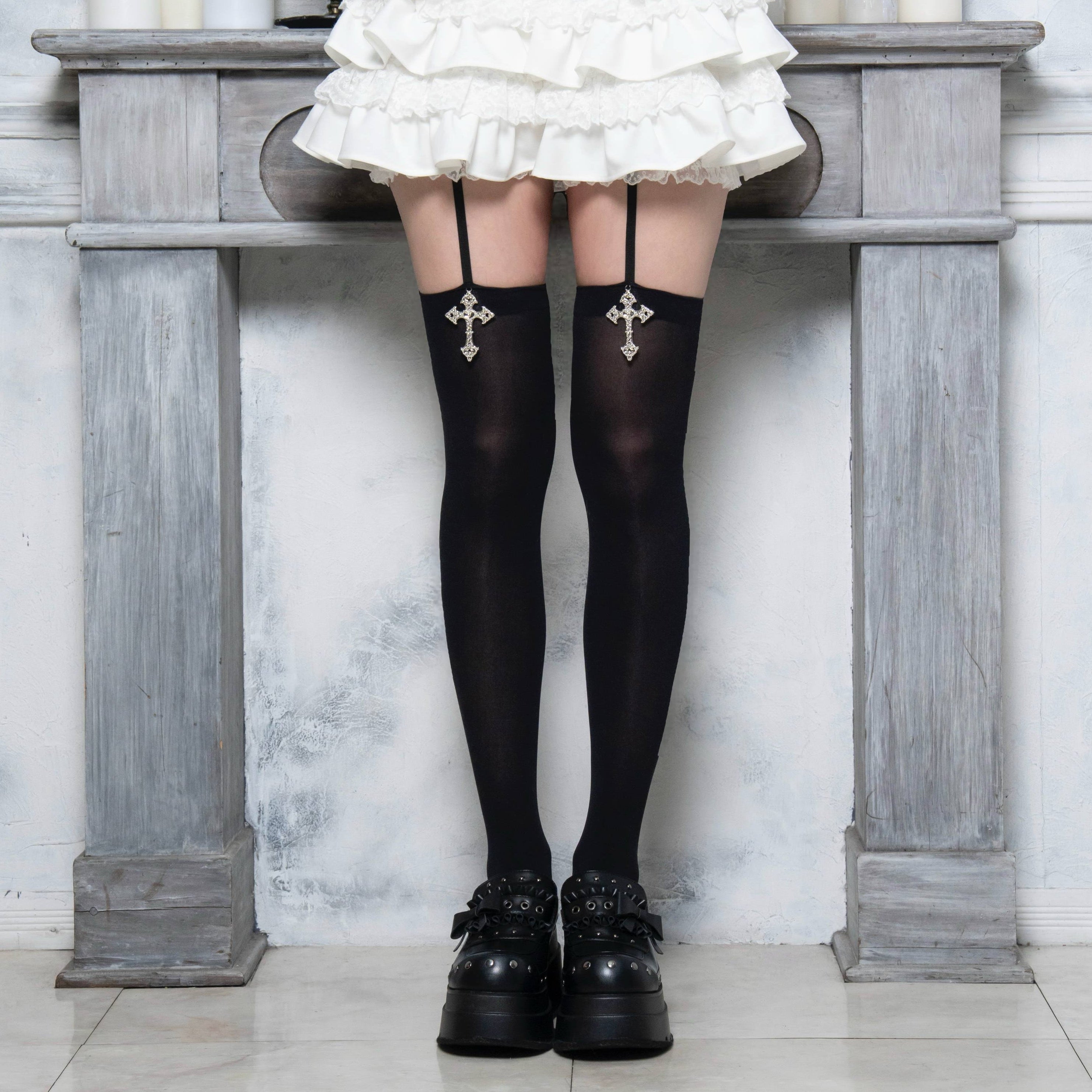 mine》クロスガーターベルトニーハイソックス- LAFARY ONLINE