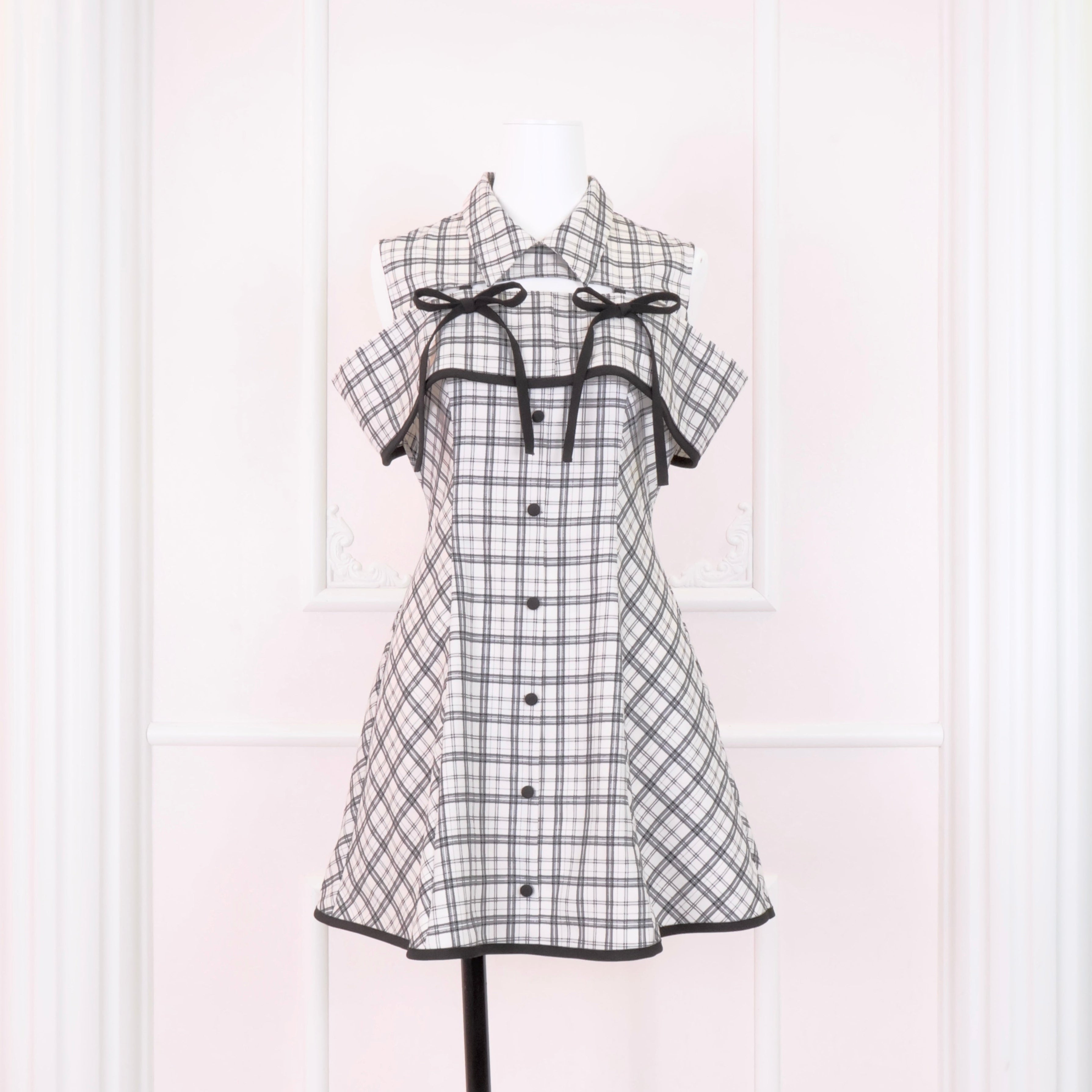 《LAFARY closet》デコルテ開きフレアワンピース
